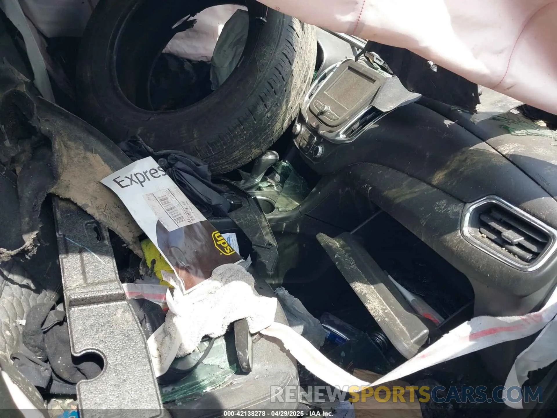 5 fotografías del automóvil dañado 2GNAXJEVXK6301807 CHEVROLET EQUINOX 2019