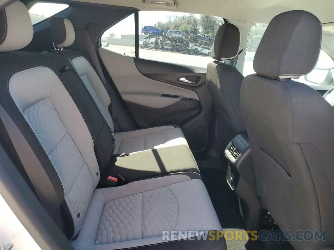 11 fotografías del automóvil dañado 2GNAXKEV0K6159280 CHEVROLET EQUINOX 2019