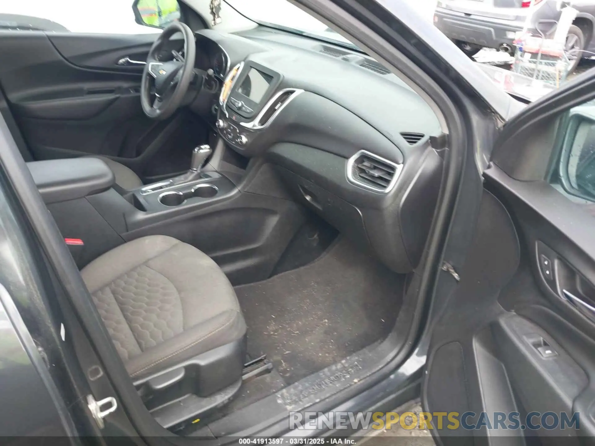5 fotografías del automóvil dañado 2GNAXKEV0K6175950 CHEVROLET EQUINOX 2019