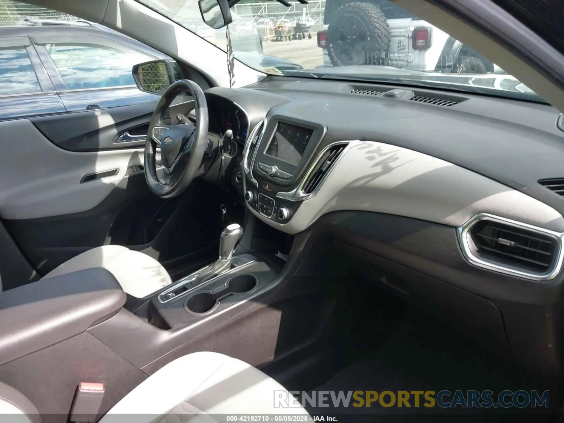 5 fotografías del automóvil dañado 2GNAXKEV0K6247052 CHEVROLET EQUINOX 2019