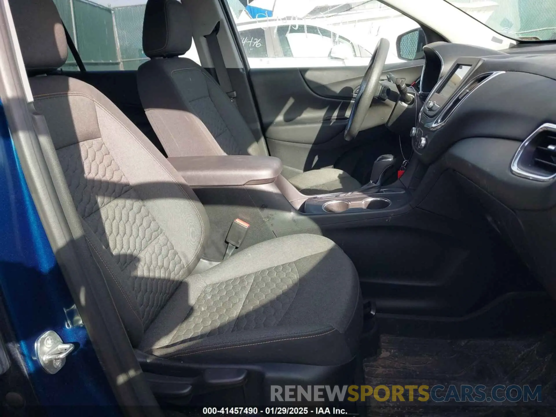 5 fotografías del automóvil dañado 2GNAXKEV0K6296672 CHEVROLET EQUINOX 2019