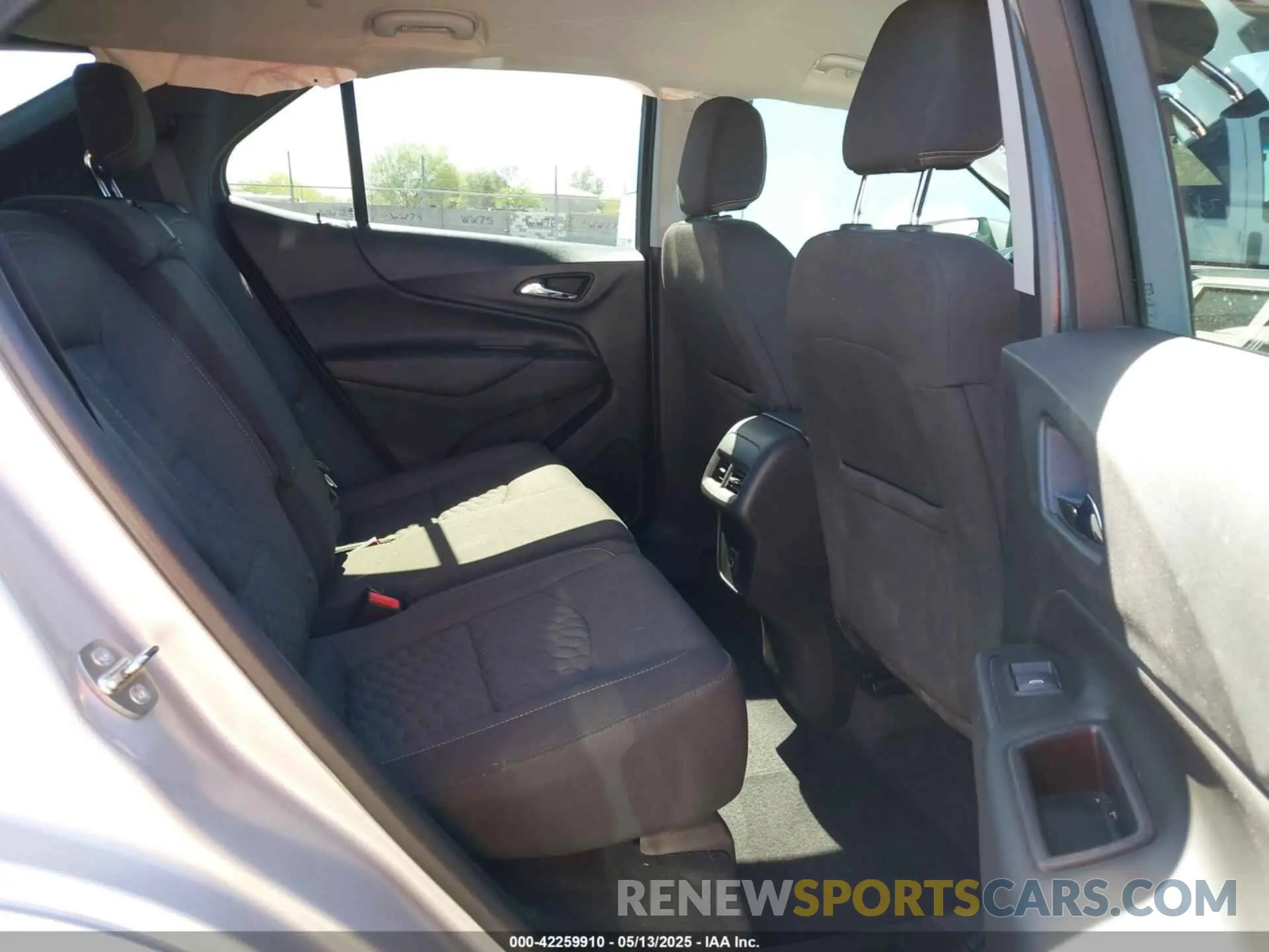 8 fotografías del automóvil dañado 2GNAXKEV1K6186200 CHEVROLET EQUINOX 2019