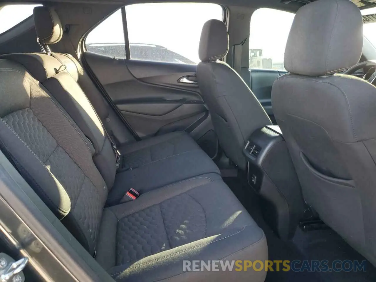 11 fotografías del automóvil dañado 2GNAXKEV1K6198055 CHEVROLET EQUINOX 2019
