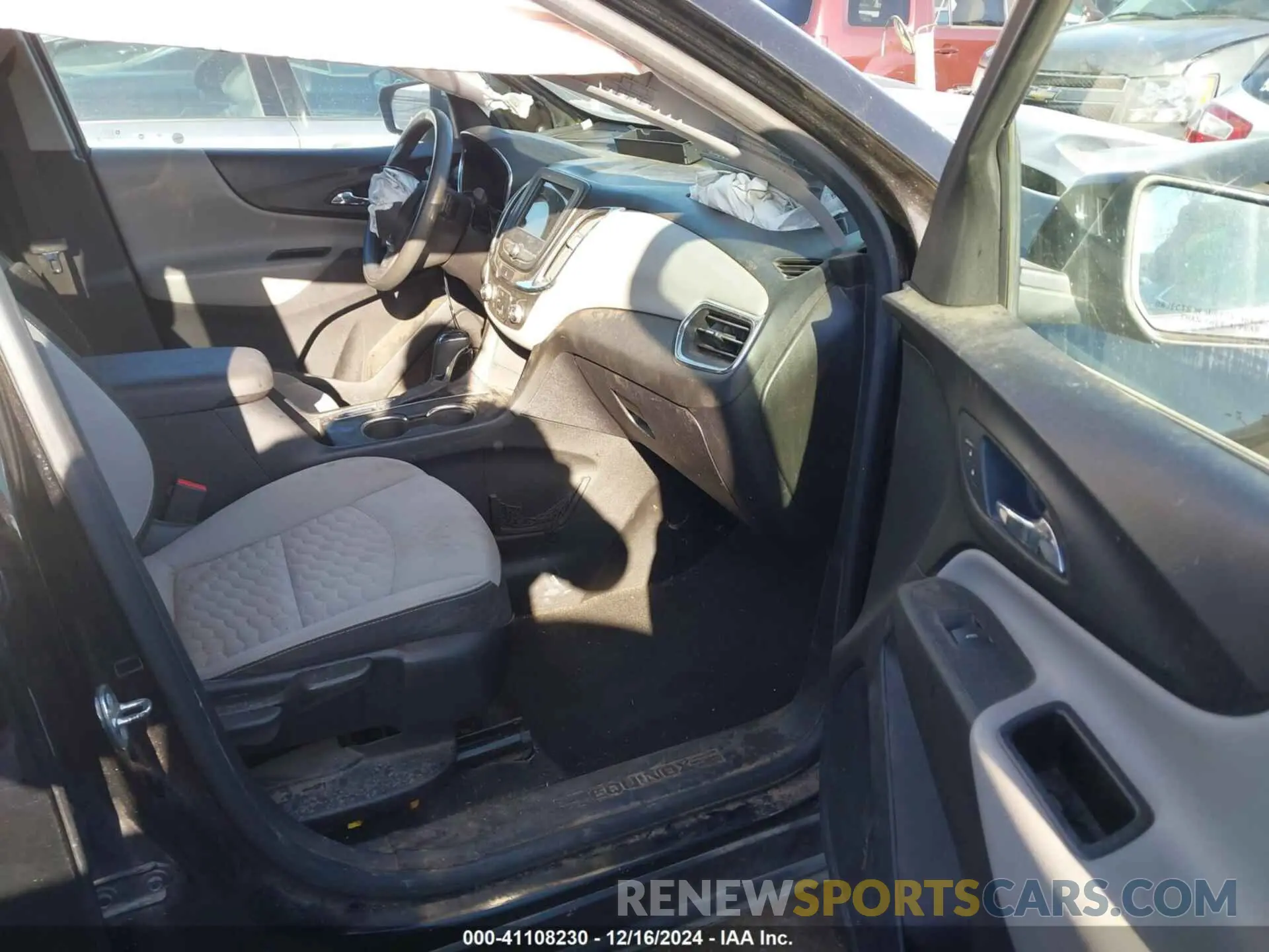 5 fotografías del automóvil dañado 2GNAXKEV2K6119458 CHEVROLET EQUINOX 2019