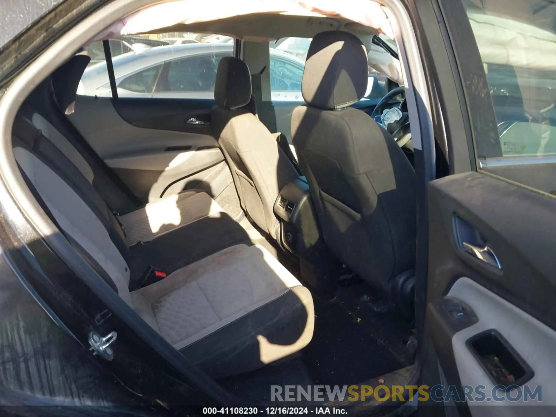 8 fotografías del automóvil dañado 2GNAXKEV2K6119458 CHEVROLET EQUINOX 2019