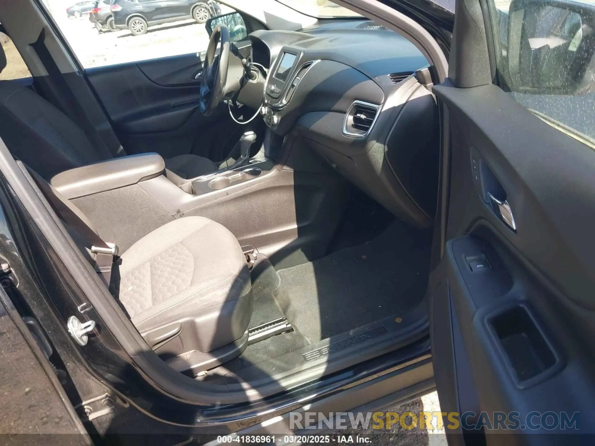 5 fotografías del automóvil dañado 2GNAXKEV2K6268260 CHEVROLET EQUINOX 2019