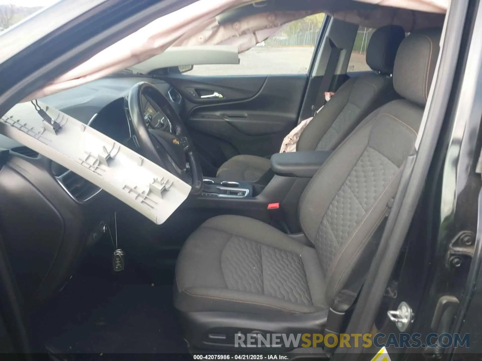 5 fotografías del automóvil dañado 2GNAXKEV4K6118943 CHEVROLET EQUINOX 2019