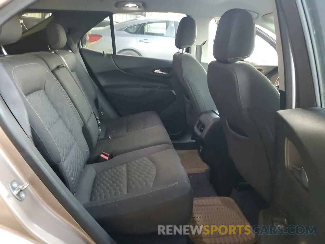 10 fotografías del automóvil dañado 2GNAXKEV4K6181671 CHEVROLET EQUINOX 2019