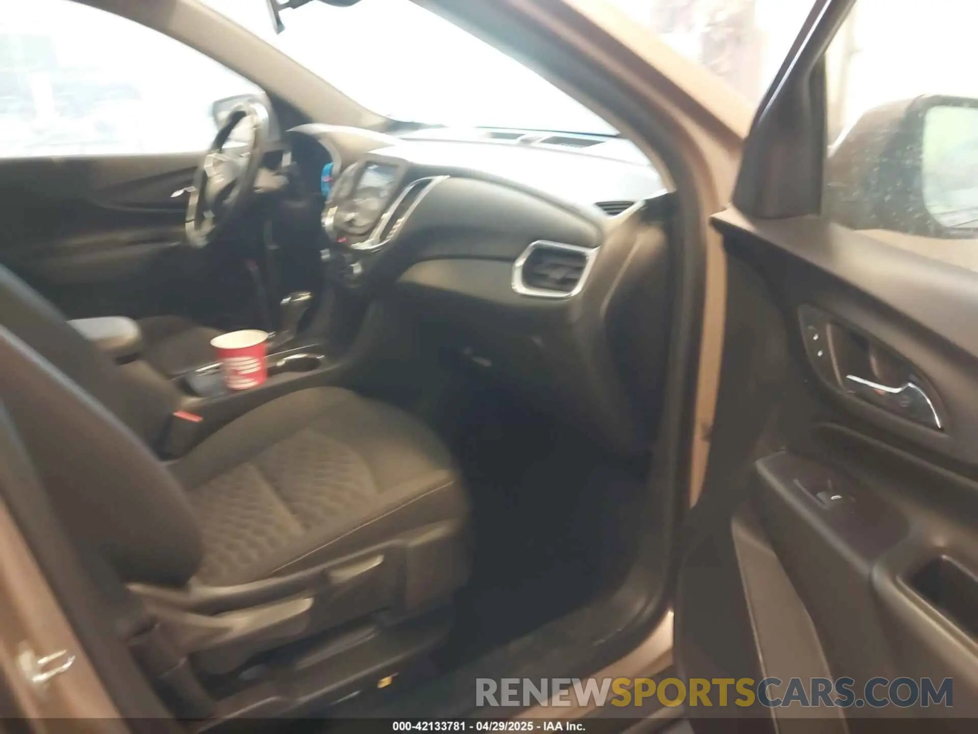 5 fotografías del automóvil dañado 2GNAXKEV4K6290731 CHEVROLET EQUINOX 2019