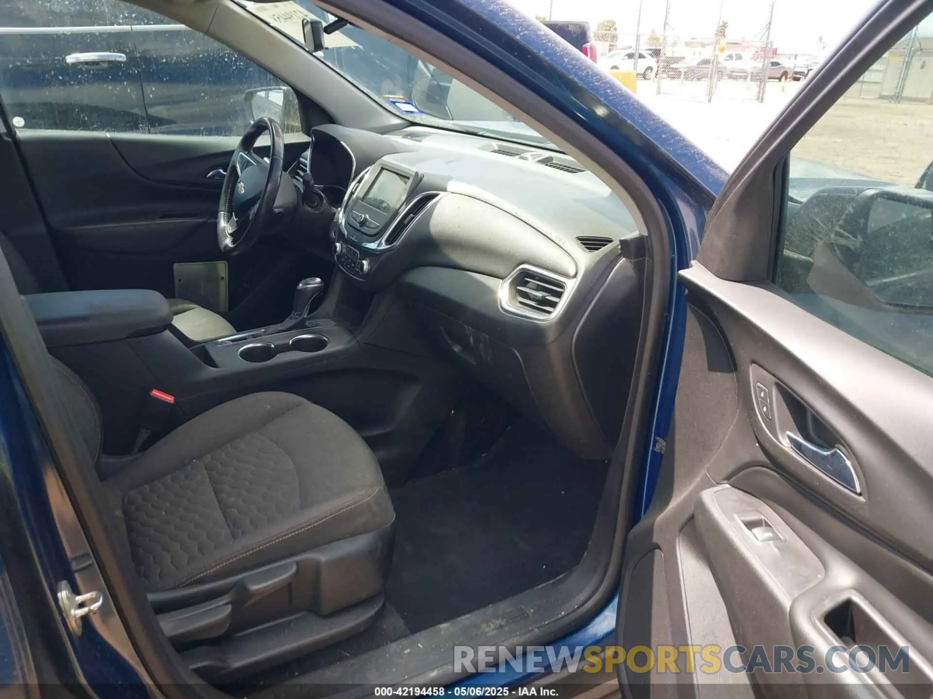 5 fotografías del automóvil dañado 2GNAXKEV4K6300688 CHEVROLET EQUINOX 2019