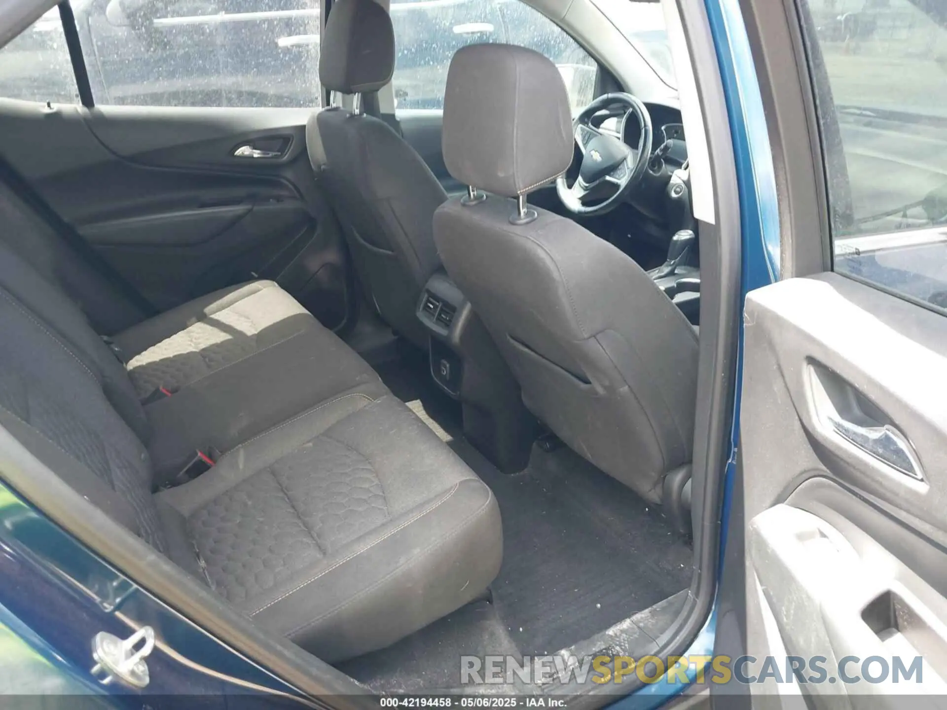 8 fotografías del automóvil dañado 2GNAXKEV4K6300688 CHEVROLET EQUINOX 2019