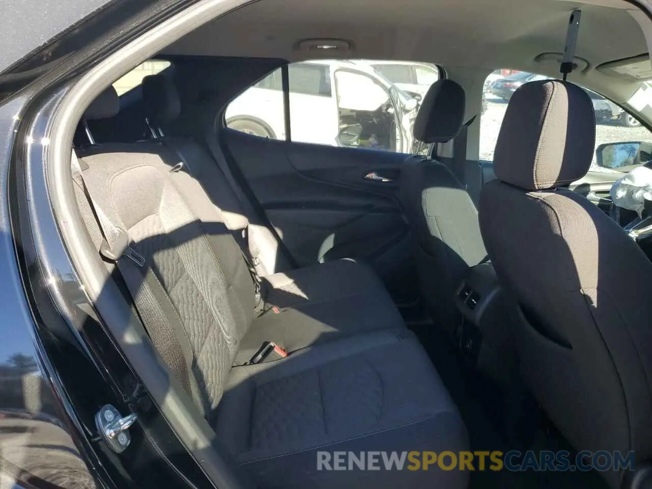 11 fotografías del automóvil dañado 2GNAXKEV5K6105893 CHEVROLET EQUINOX 2019