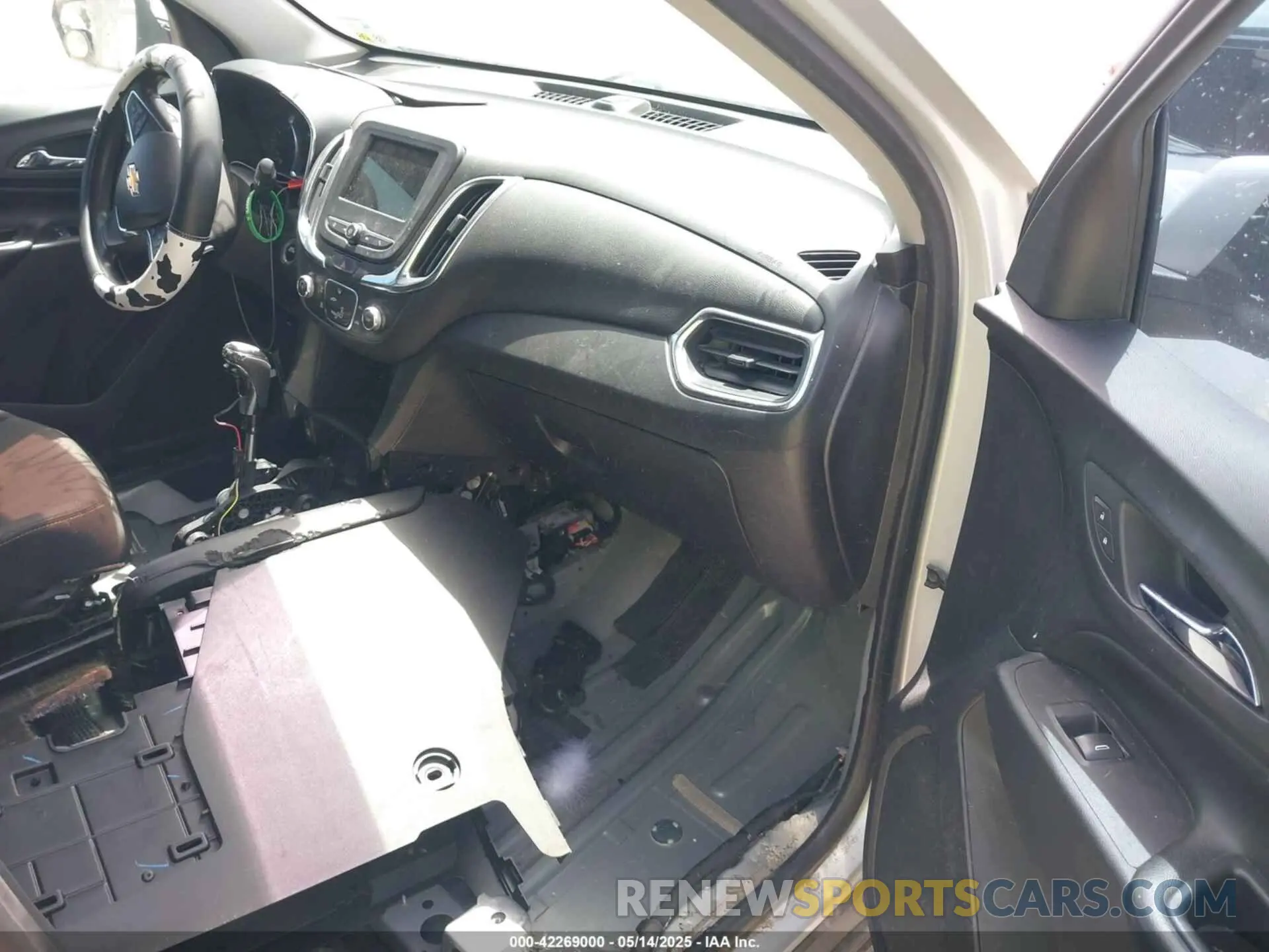 5 fotografías del automóvil dañado 2GNAXKEV5K6134181 CHEVROLET EQUINOX 2019