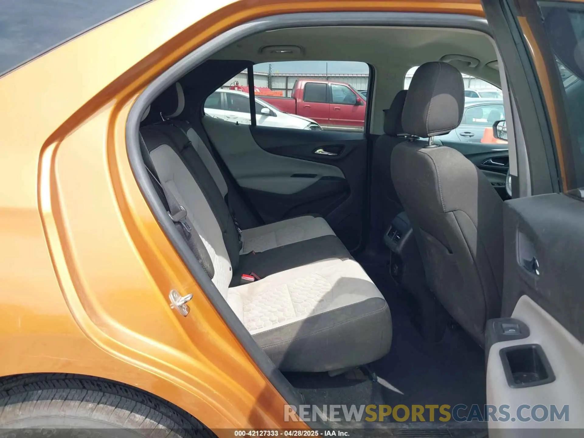 8 fotografías del automóvil dañado 2GNAXKEV5K6197152 CHEVROLET EQUINOX 2019