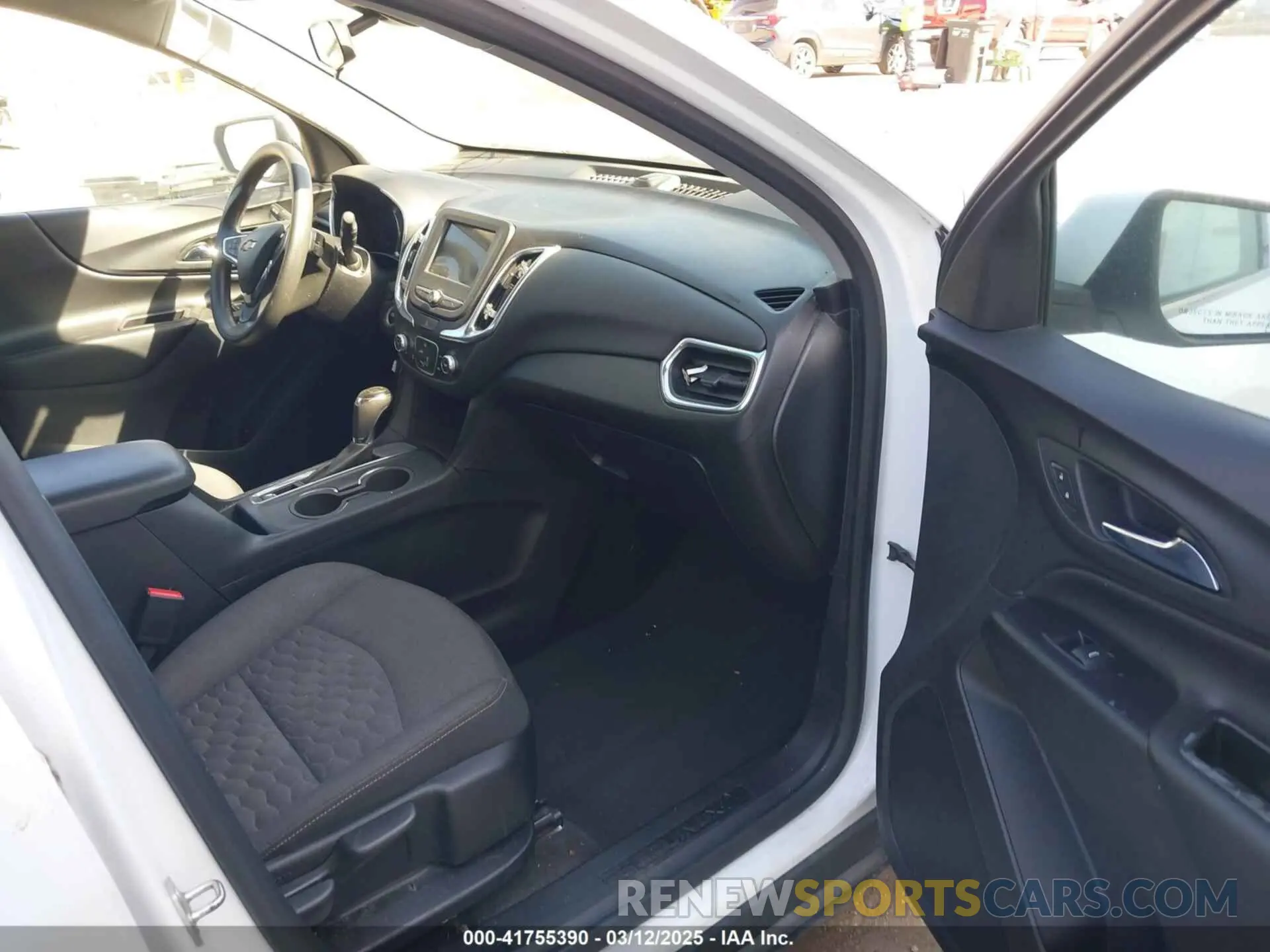 5 fotografías del automóvil dañado 2GNAXKEV6K6125697 CHEVROLET EQUINOX 2019