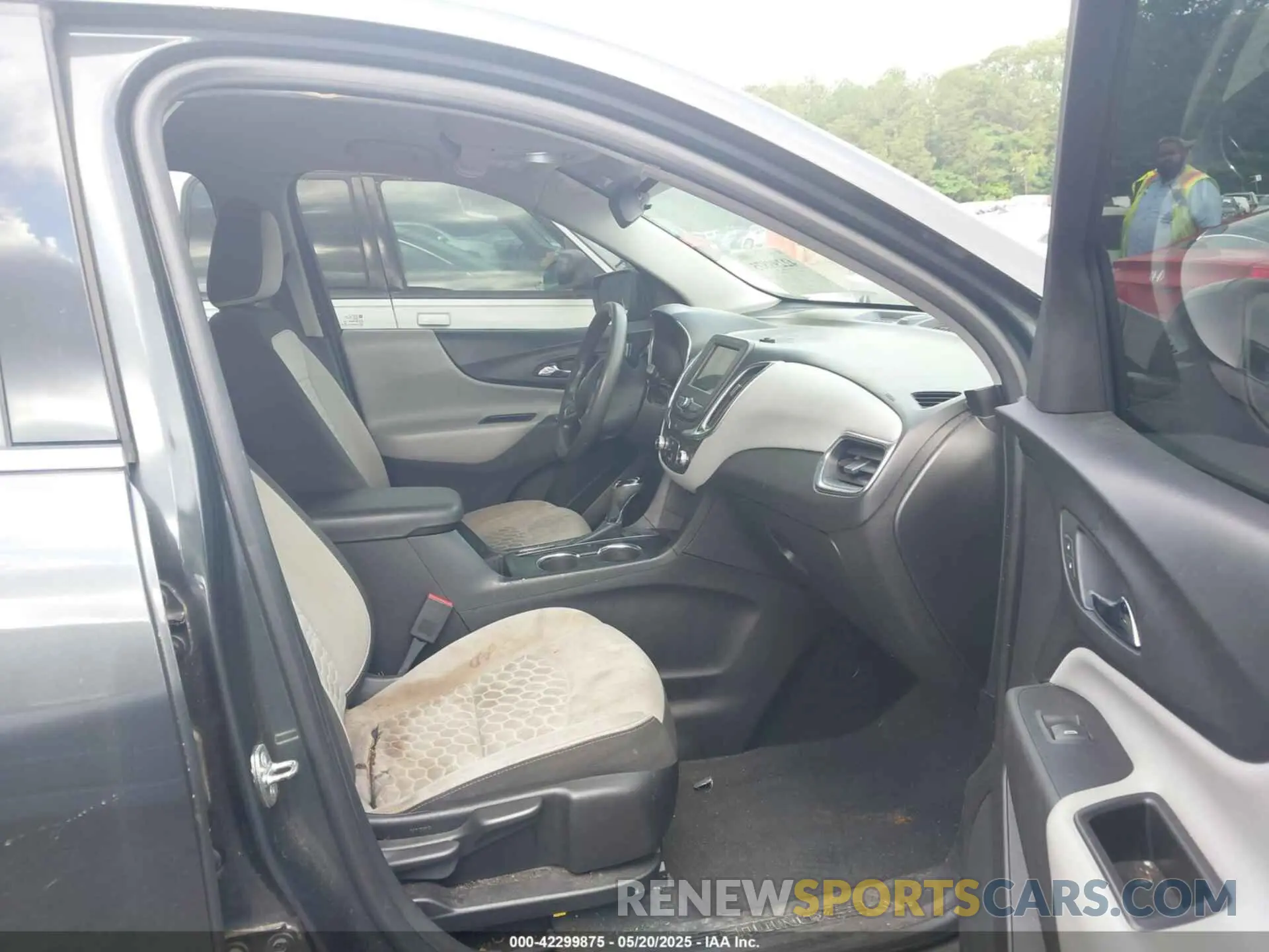 5 fotografías del automóvil dañado 2GNAXKEV6K6190663 CHEVROLET EQUINOX 2019