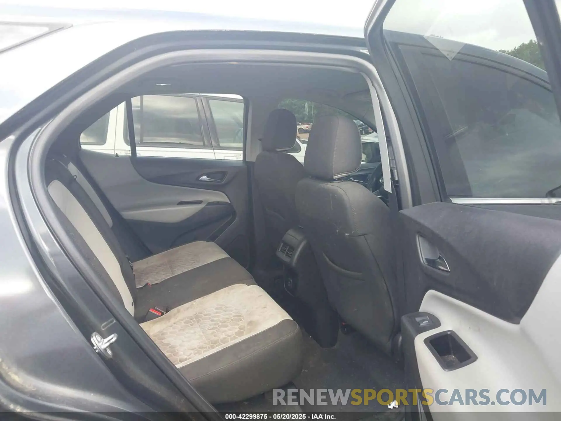 8 fotografías del automóvil dañado 2GNAXKEV6K6190663 CHEVROLET EQUINOX 2019