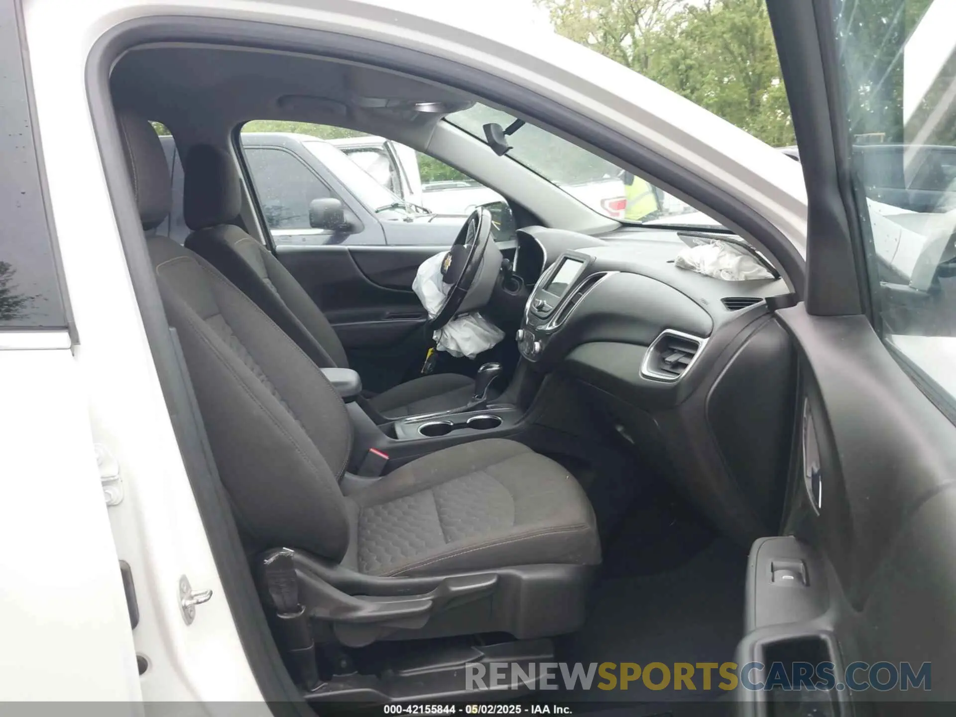 5 fotografías del automóvil dañado 2GNAXKEV6K6292142 CHEVROLET EQUINOX 2019