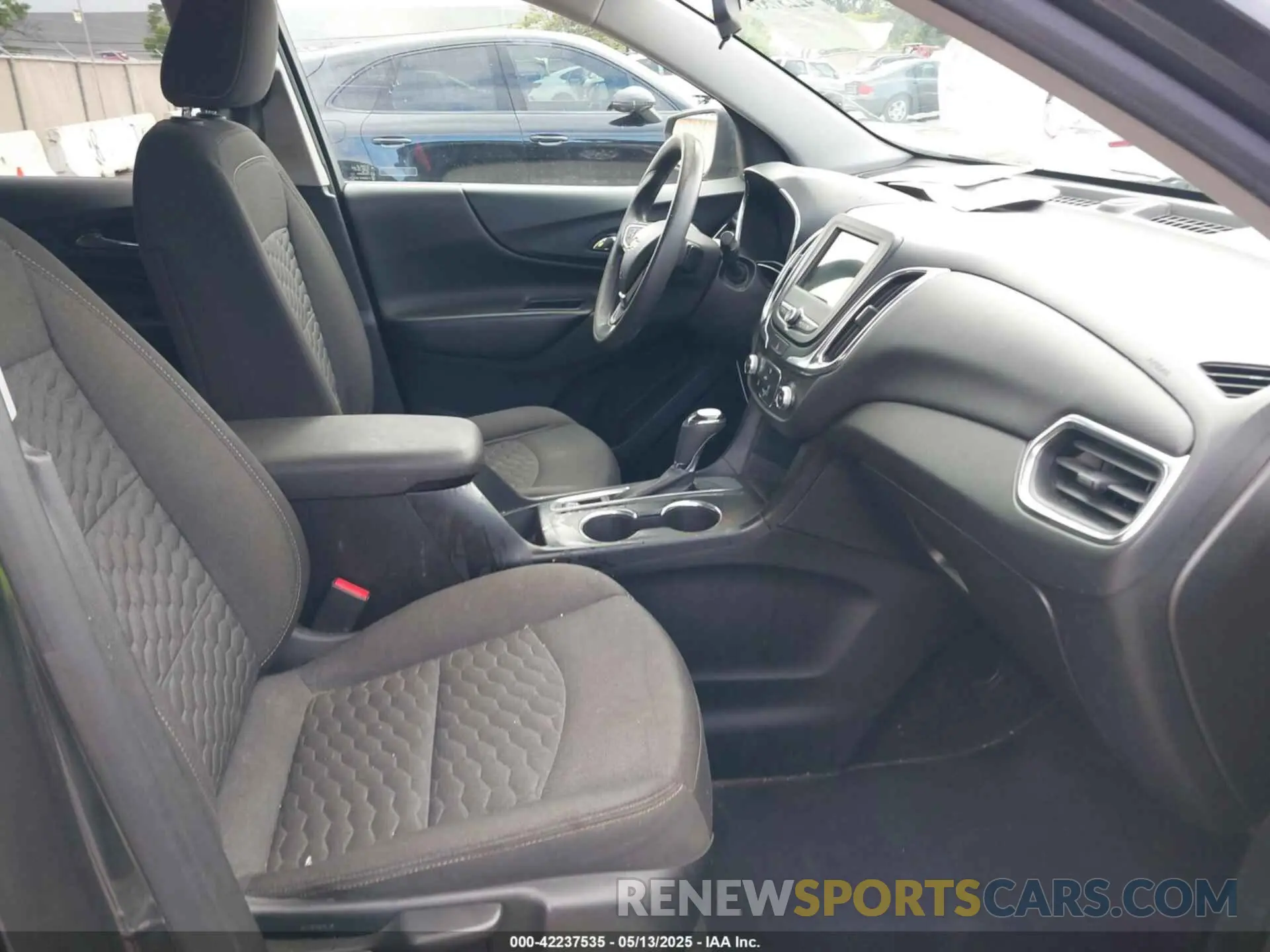 5 fotografías del automóvil dañado 2GNAXKEV8K6142985 CHEVROLET EQUINOX 2019
