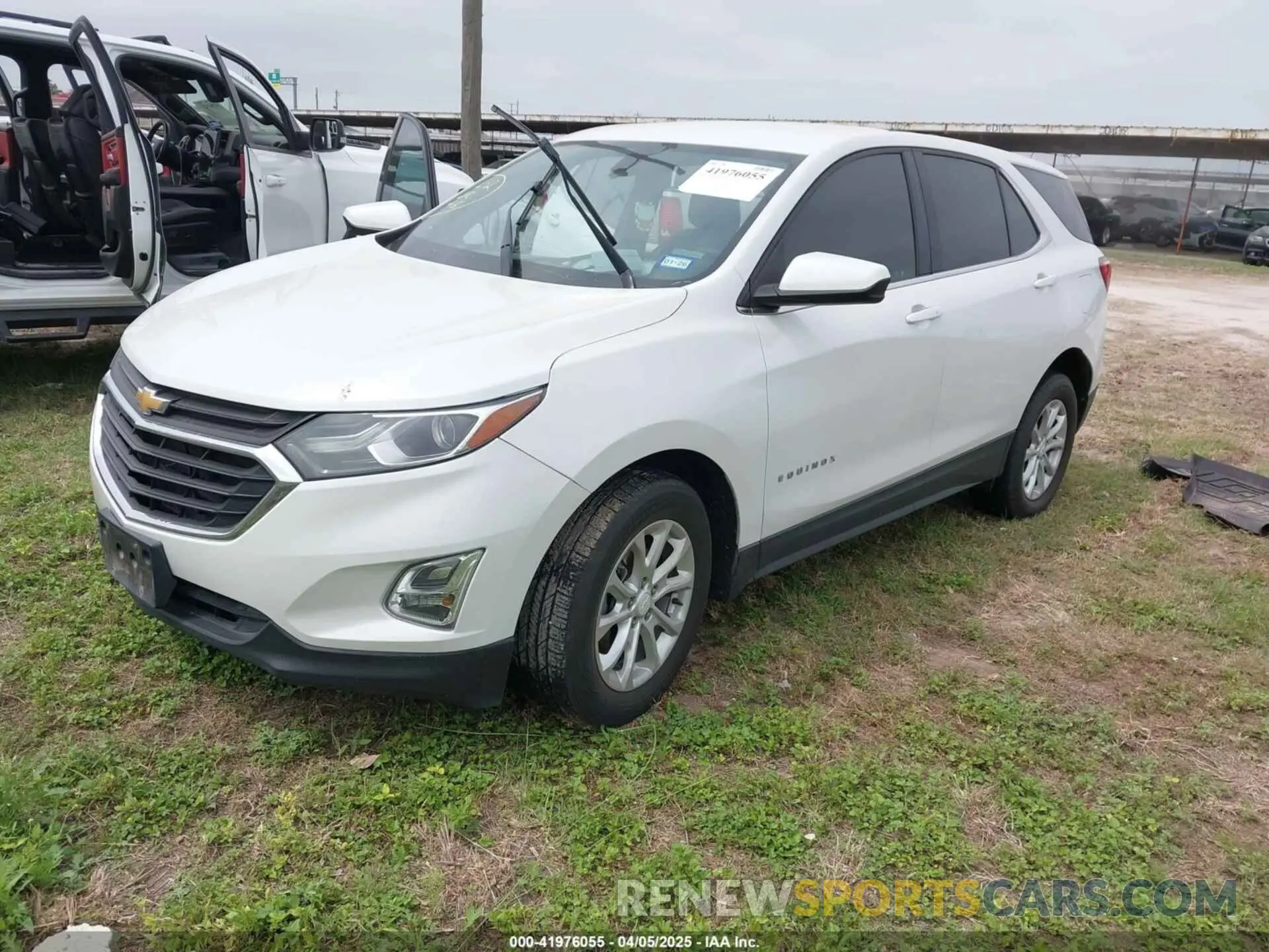 2 fotografías del automóvil dañado 2GNAXKEV8K6169426 CHEVROLET EQUINOX 2019