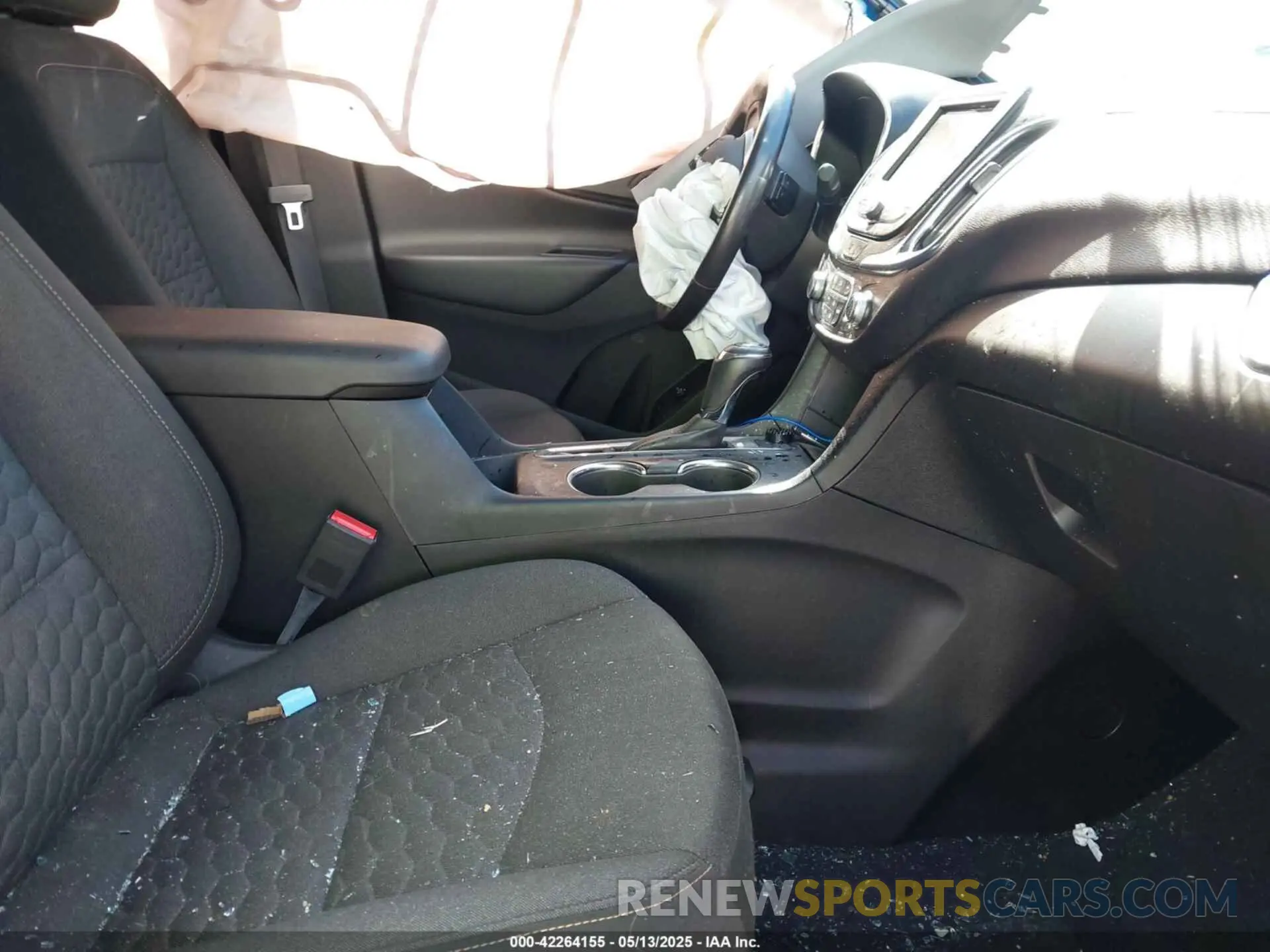 5 fotografías del automóvil dañado 2GNAXLEX0K6227651 CHEVROLET EQUINOX 2019