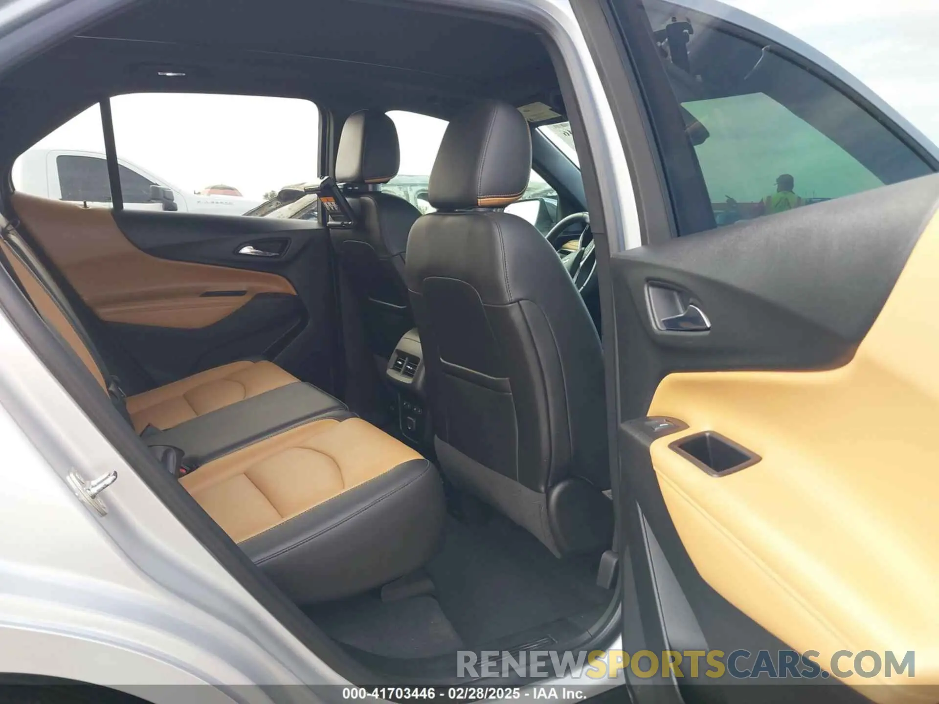 8 fotografías del automóvil dañado 2GNAXPEX4K6236974 CHEVROLET EQUINOX 2019