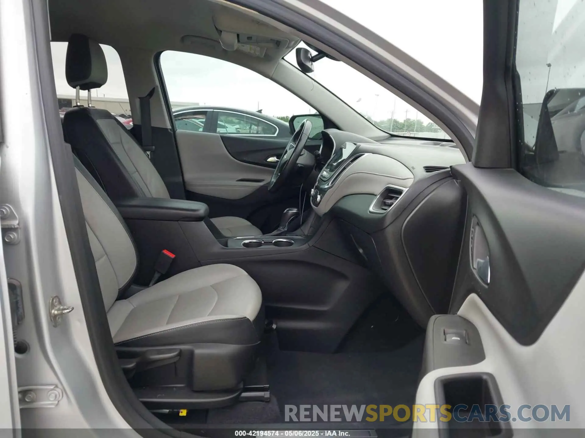 5 fotografías del automóvil dañado 2GNAXPEX4K6252513 CHEVROLET EQUINOX 2019