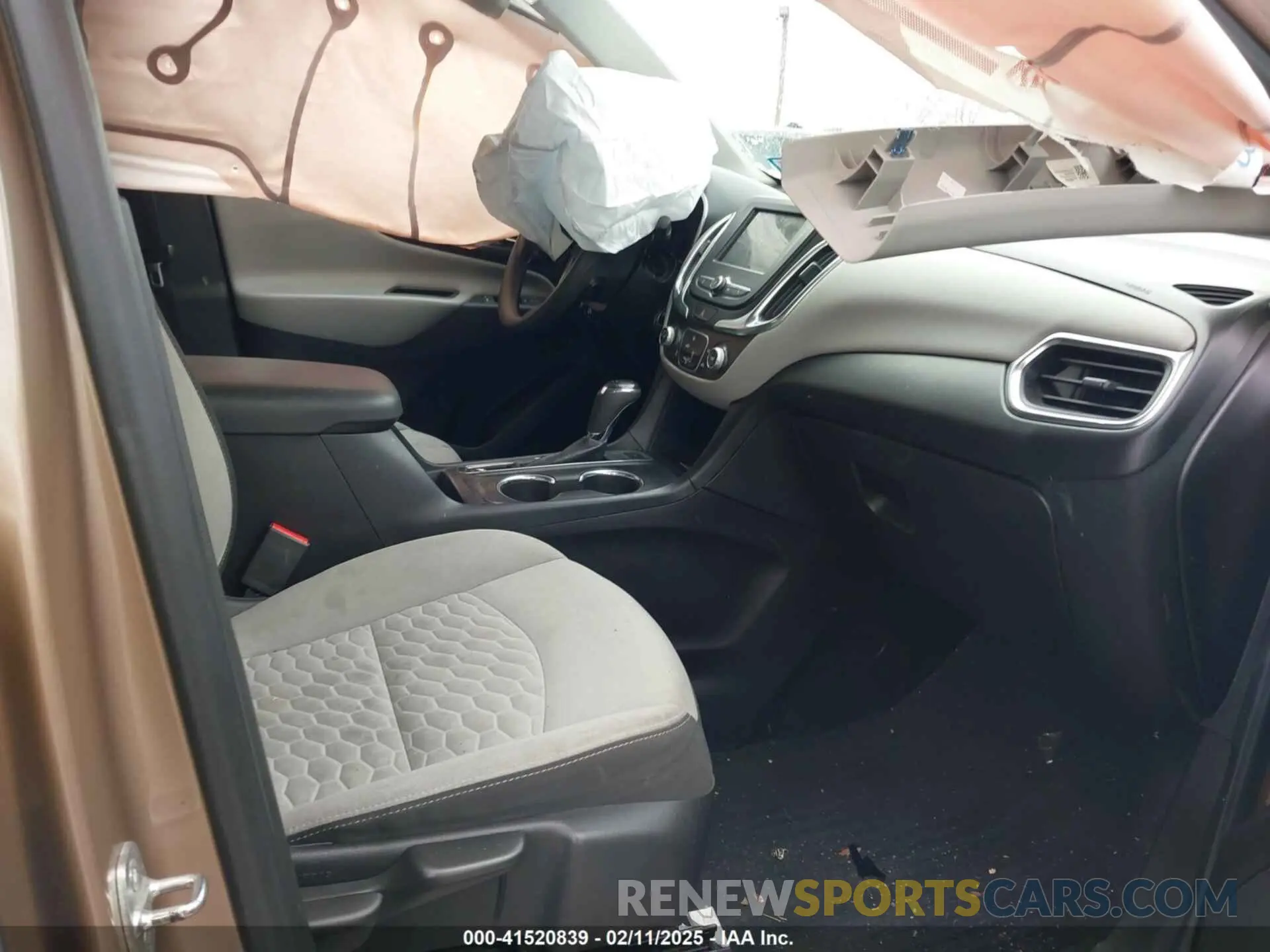 5 fotografías del automóvil dañado 2GNAXSEV1K6300566 CHEVROLET EQUINOX 2019