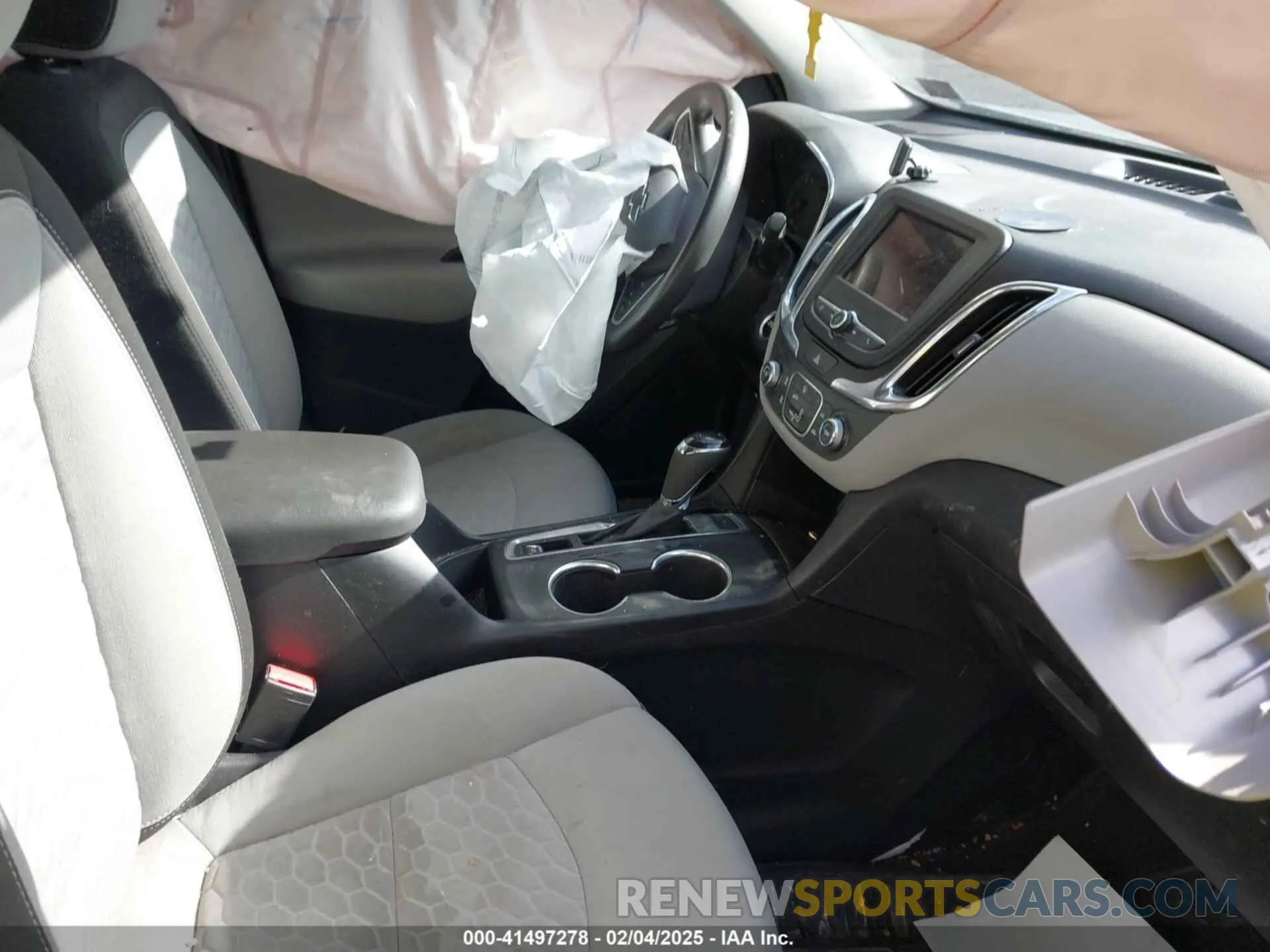 5 fotografías del automóvil dañado 2GNAXSEV8K6207107 CHEVROLET EQUINOX 2019