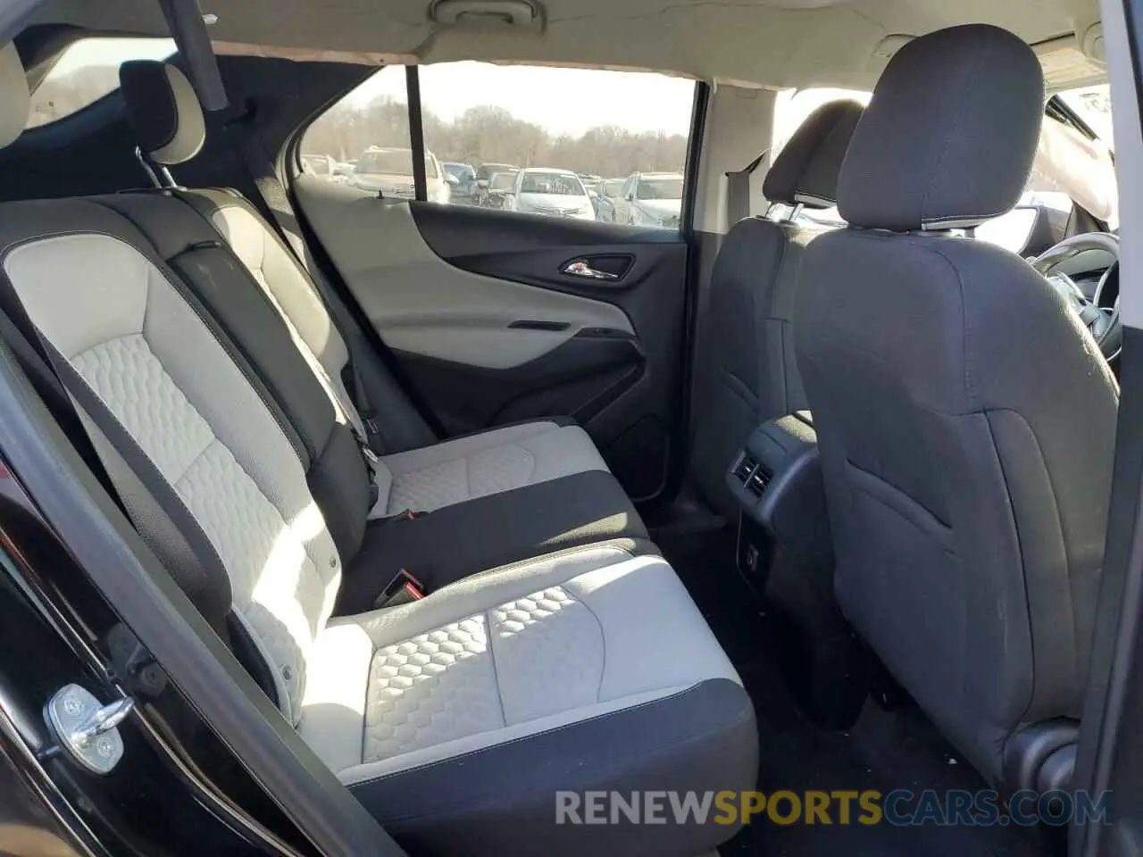 11 fotografías del automóvil dañado 2GNAXSEV9K6256123 CHEVROLET EQUINOX 2019