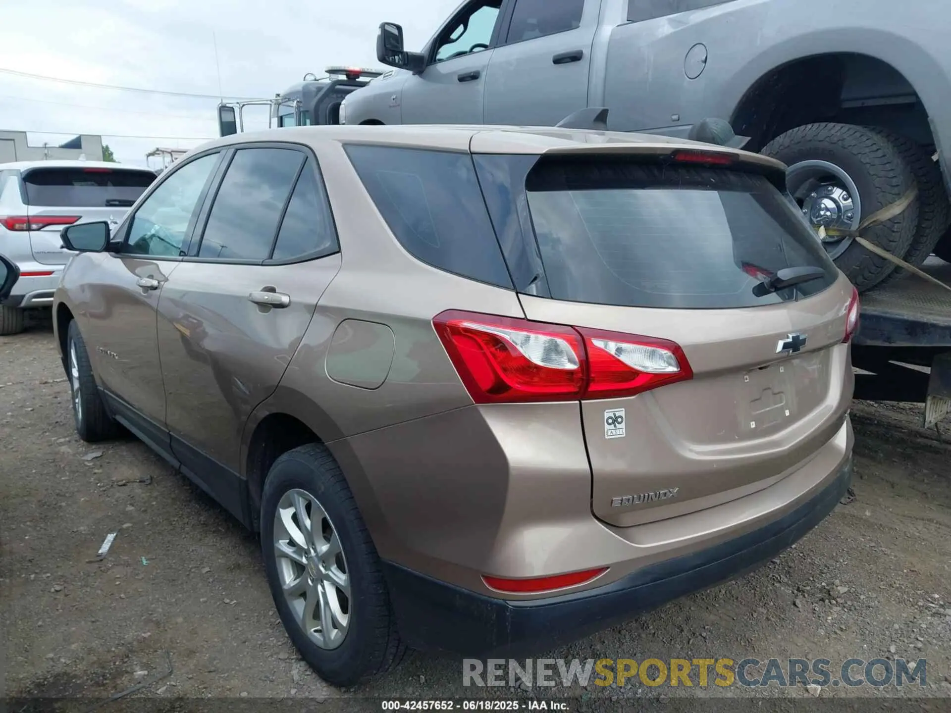 3 fotografías del automóvil dañado 2GNAXSEV9K6288151 CHEVROLET EQUINOX 2019
