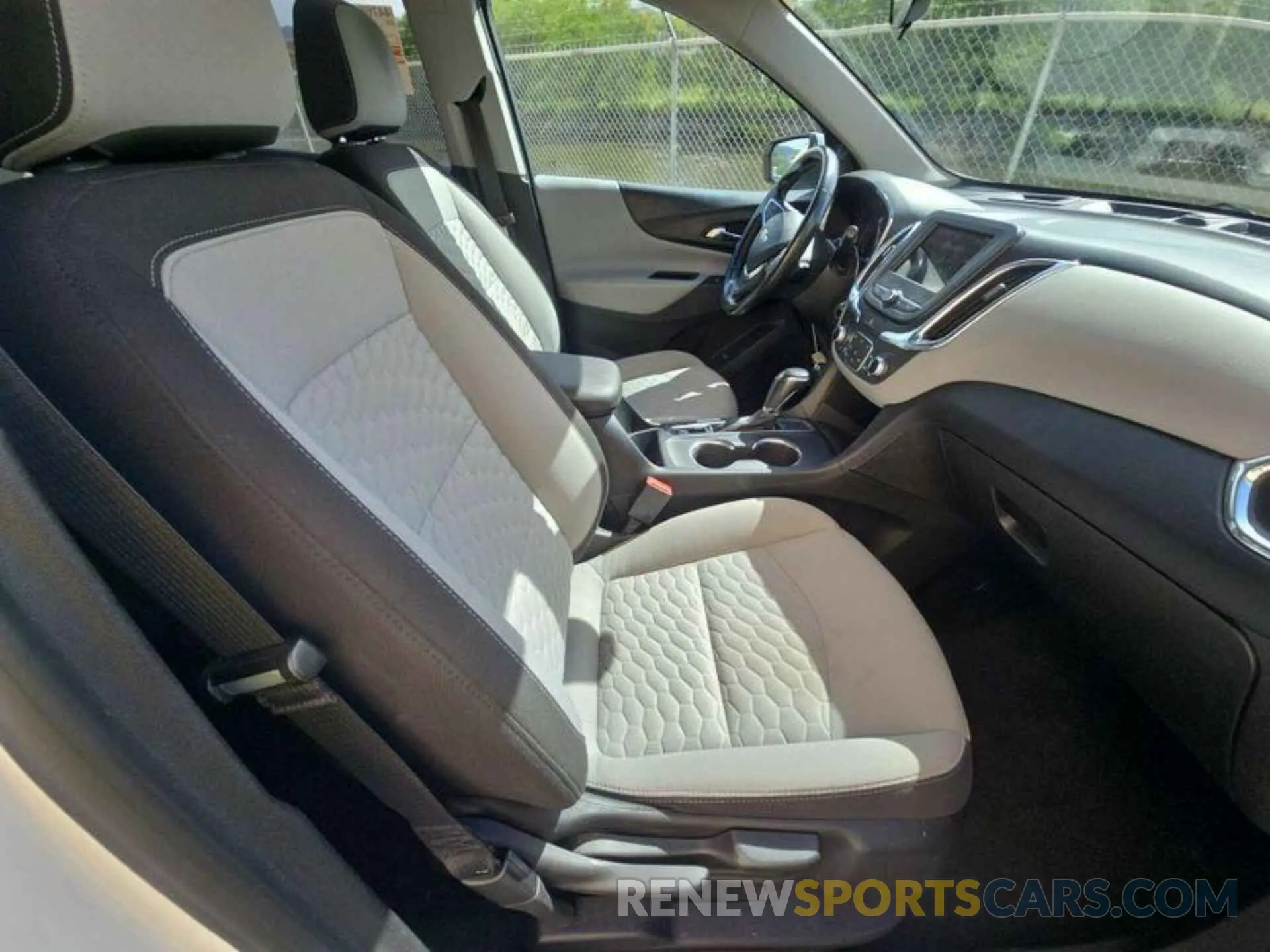 16 fotografías del automóvil dañado 2GNAXTEV0K6199638 CHEVROLET EQUINOX 2019