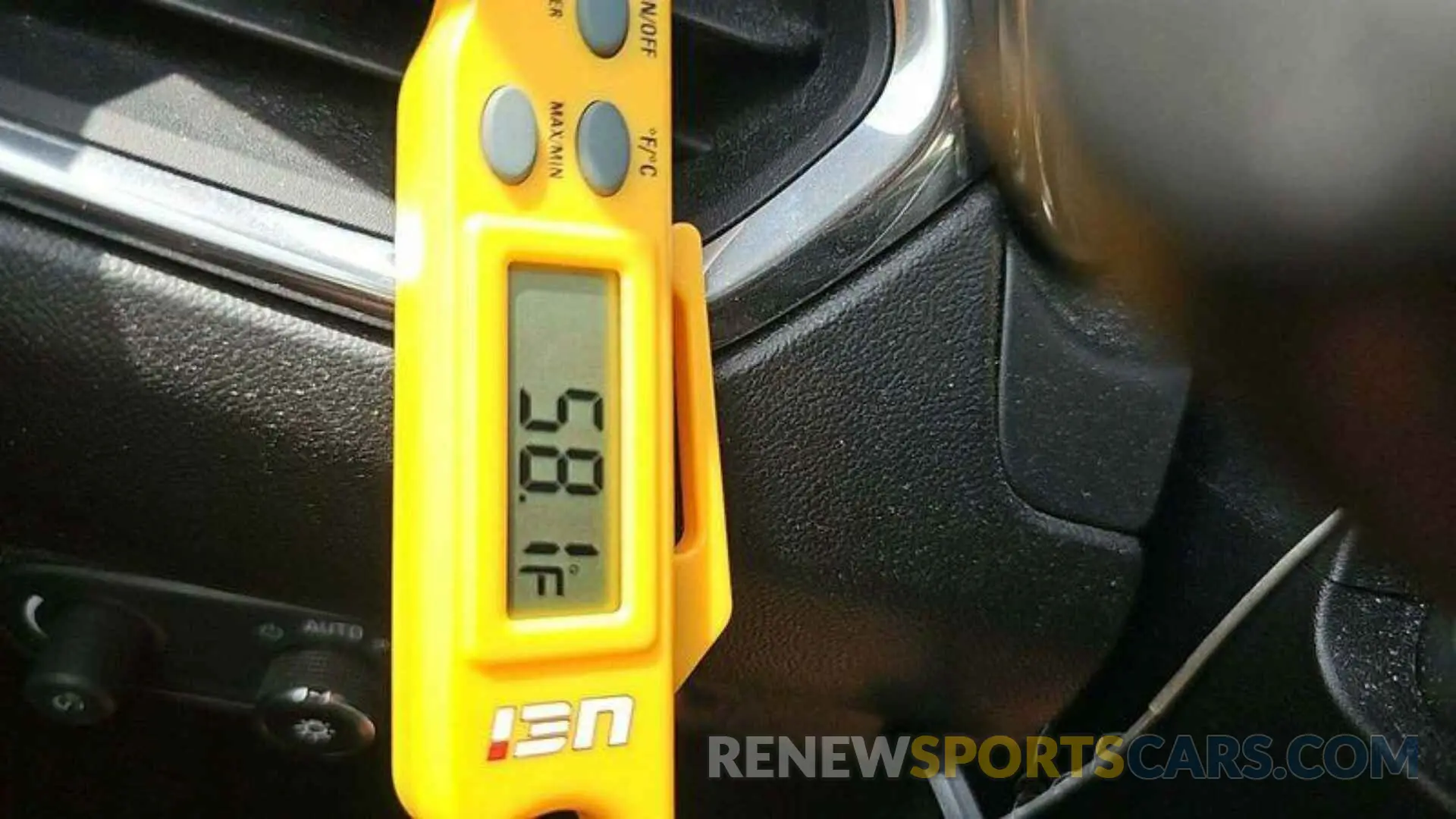 5 fotografías del automóvil dañado 2GNAXTEV0K6199638 CHEVROLET EQUINOX 2019