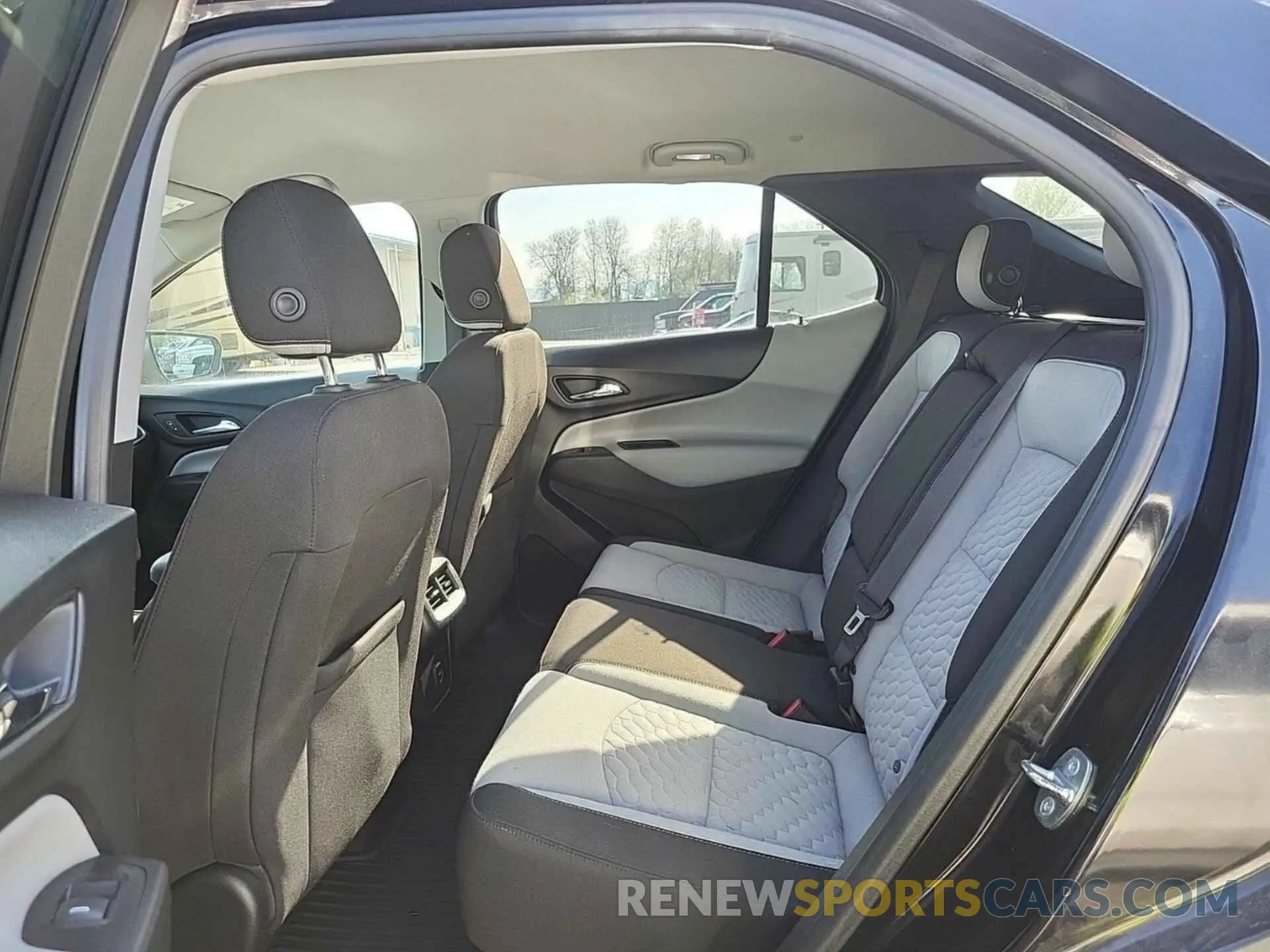 17 fotografías del automóvil dañado 2GNAXTEV0K6260759 CHEVROLET EQUINOX 2019