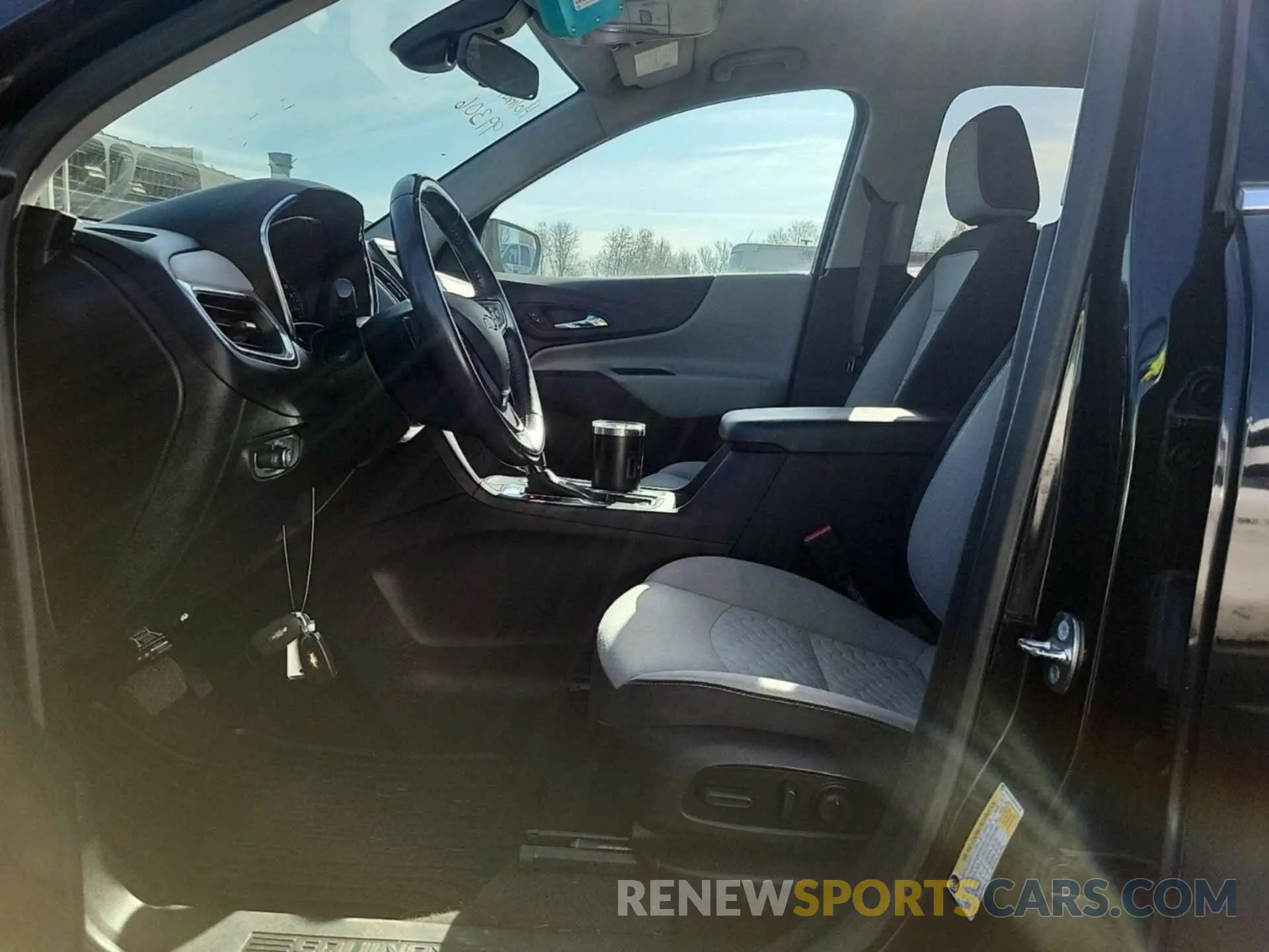 29 fotografías del automóvil dañado 2GNAXTEV0K6260759 CHEVROLET EQUINOX 2019