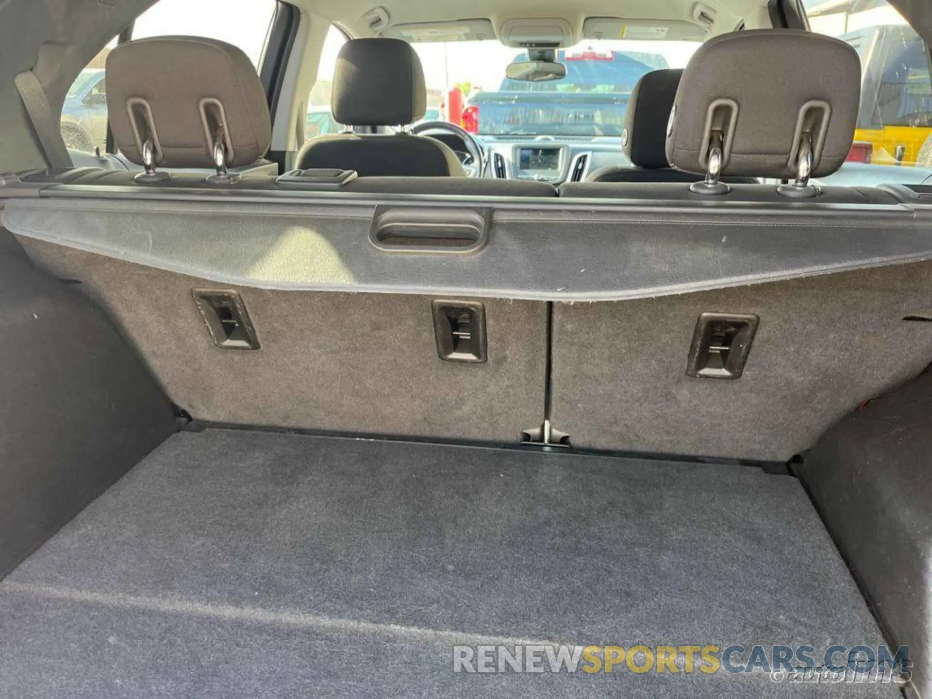 9 fotografías del automóvil dañado 2GNAXTEV2K6264618 CHEVROLET EQUINOX 2019