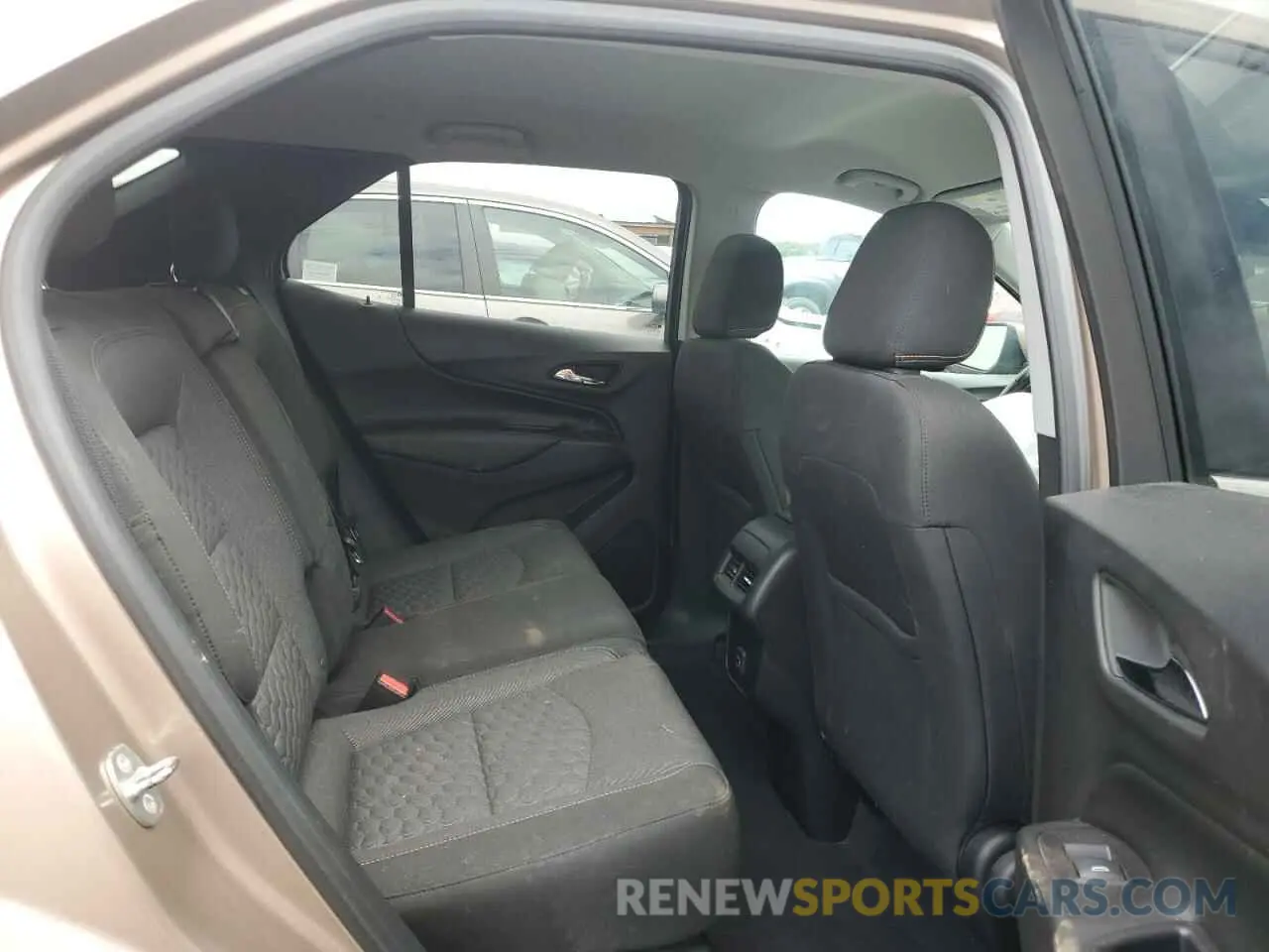 10 fotografías del automóvil dañado 2GNAXTEV4K6236514 CHEVROLET EQUINOX 2019
