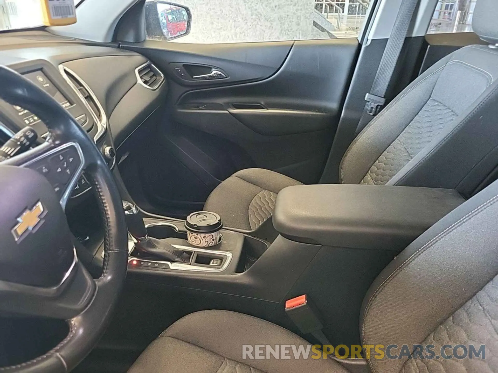 10 fotografías del automóvil dañado 2GNAXTEV4K6259307 CHEVROLET EQUINOX 2019