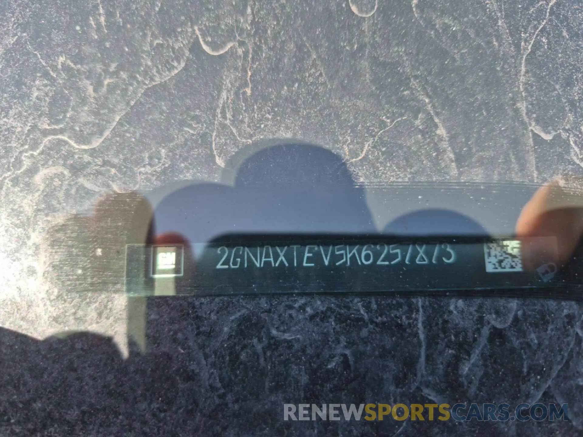 13 fotografías del automóvil dañado 2GNAXTEV5K6257873 CHEVROLET EQUINOX 2019