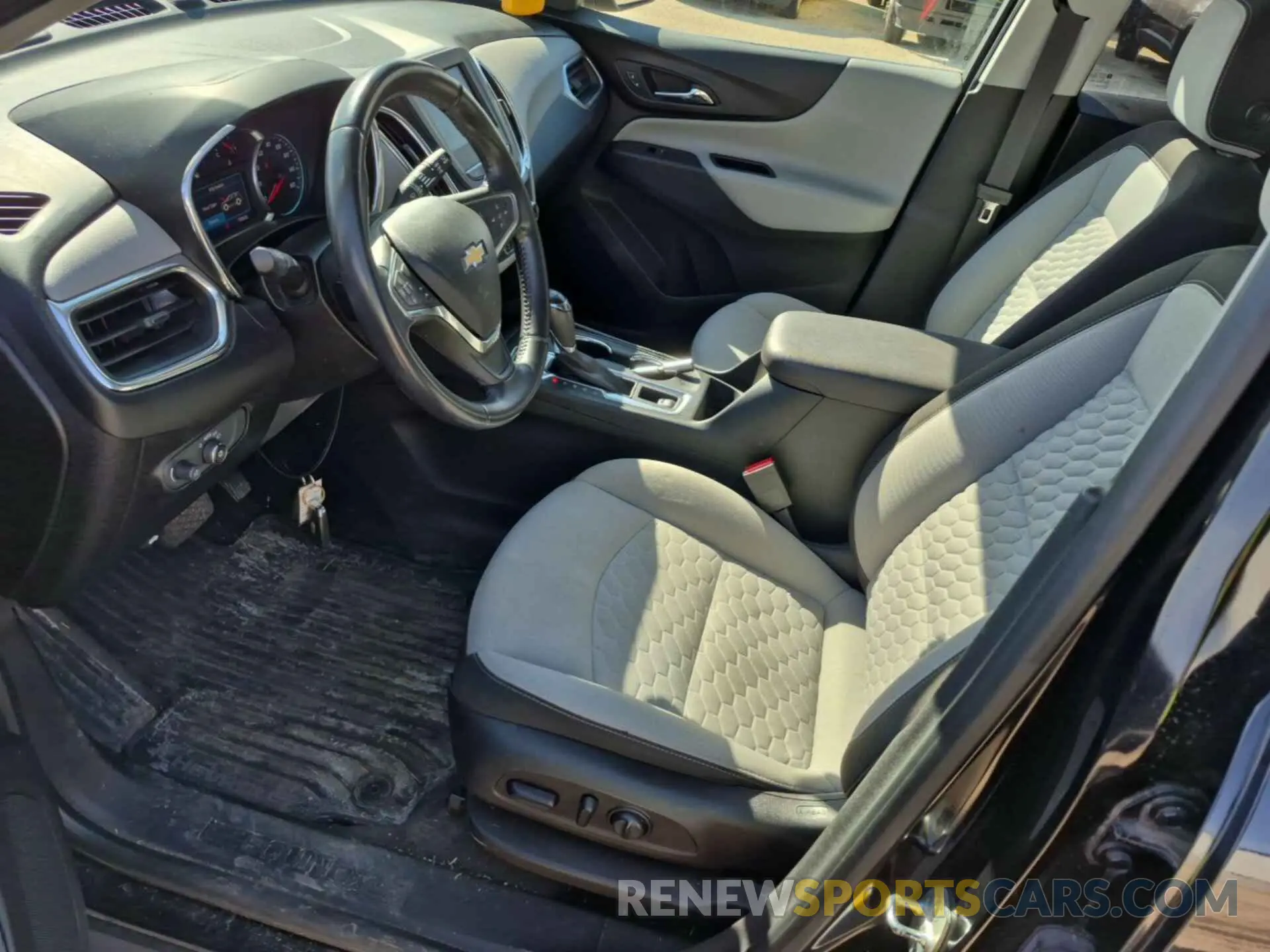 29 fotografías del automóvil dañado 2GNAXTEV5K6257873 CHEVROLET EQUINOX 2019