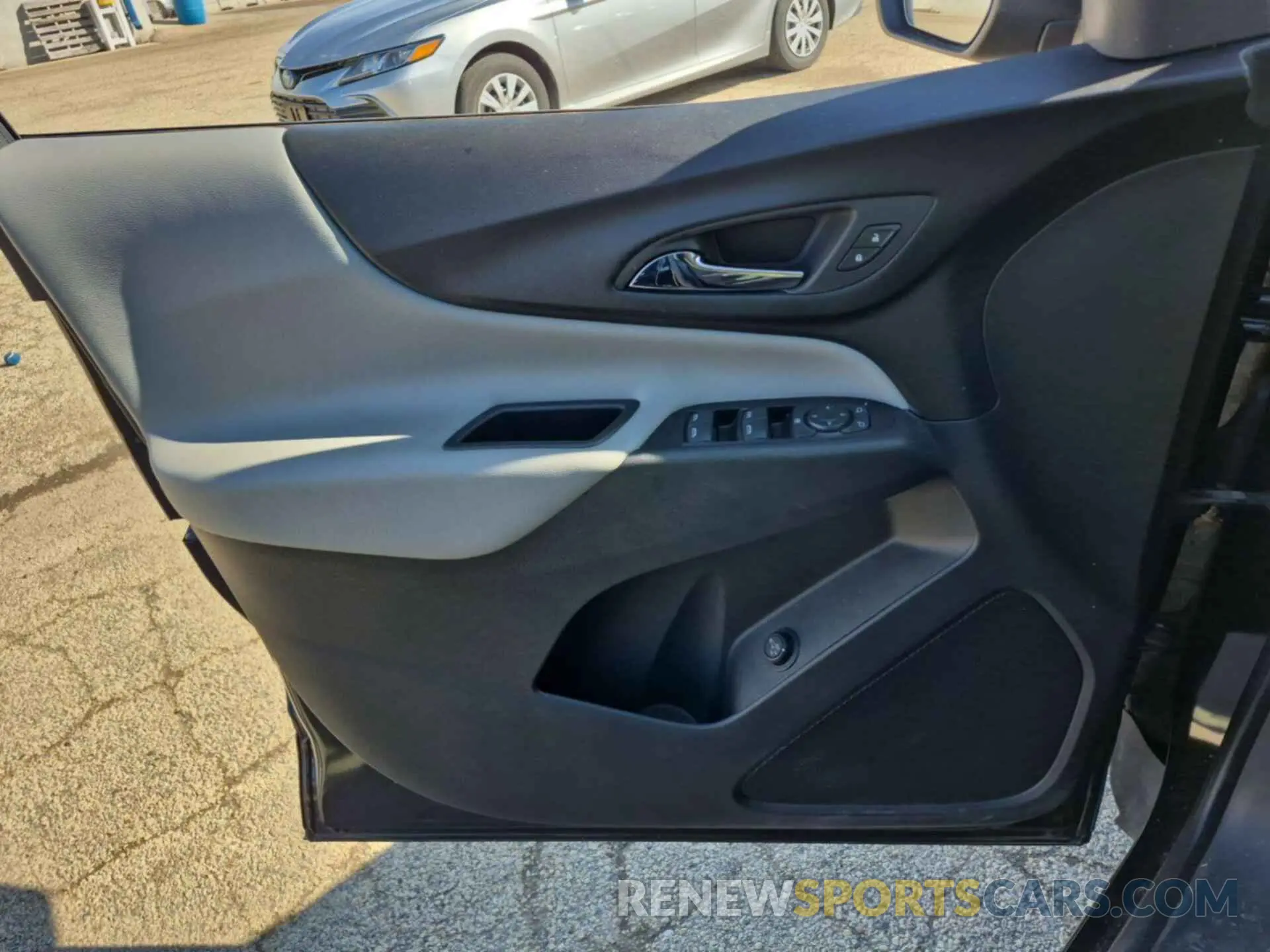 8 fotografías del automóvil dañado 2GNAXTEV5K6257873 CHEVROLET EQUINOX 2019