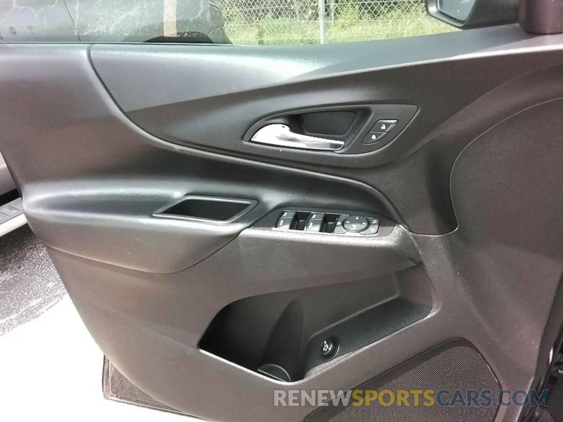 4 fotografías del automóvil dañado 2GNAXTEV6K6258742 CHEVROLET EQUINOX 2019