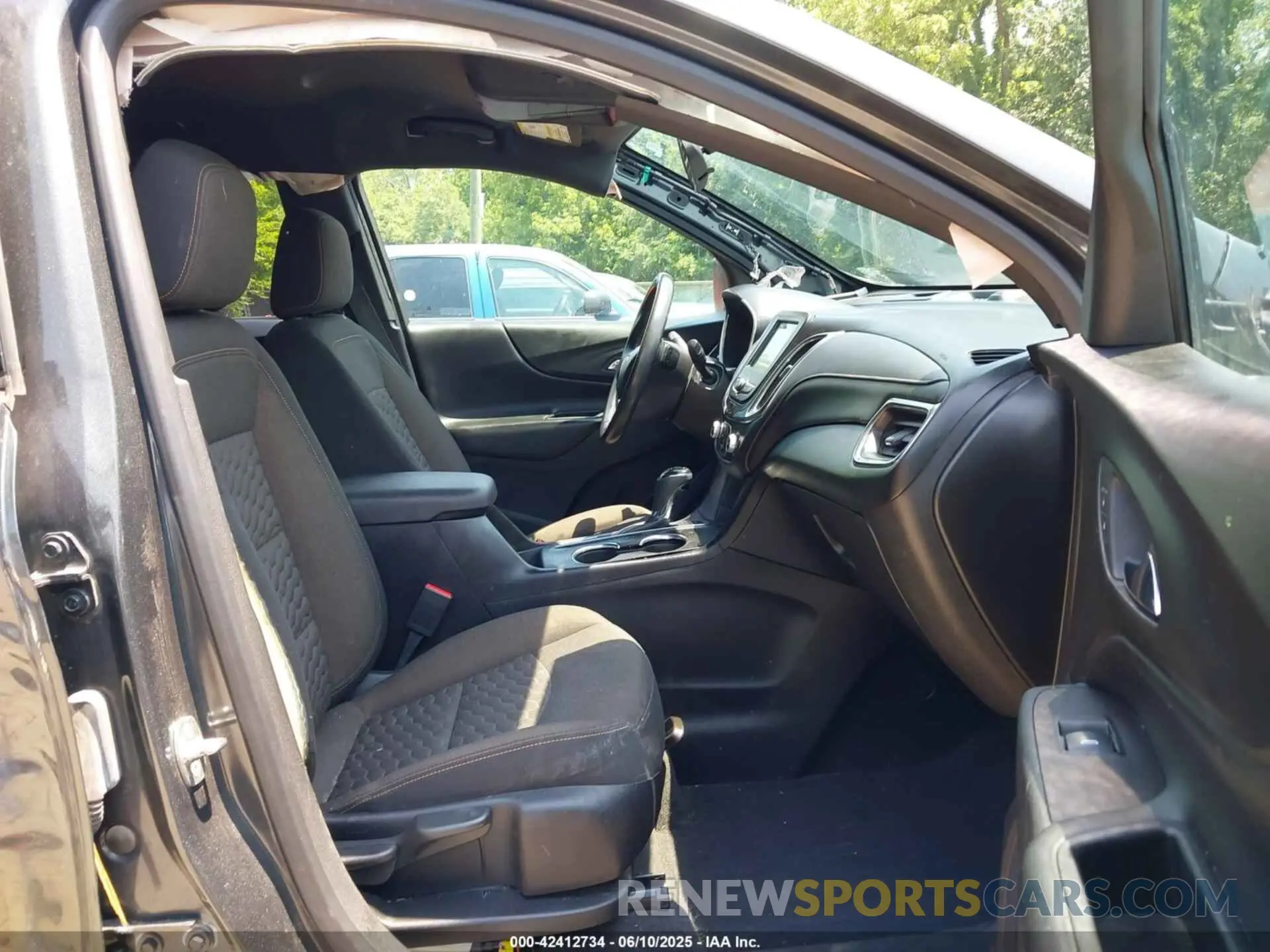 5 fotografías del automóvil dañado 2GNAXTEV6K6267473 CHEVROLET EQUINOX 2019