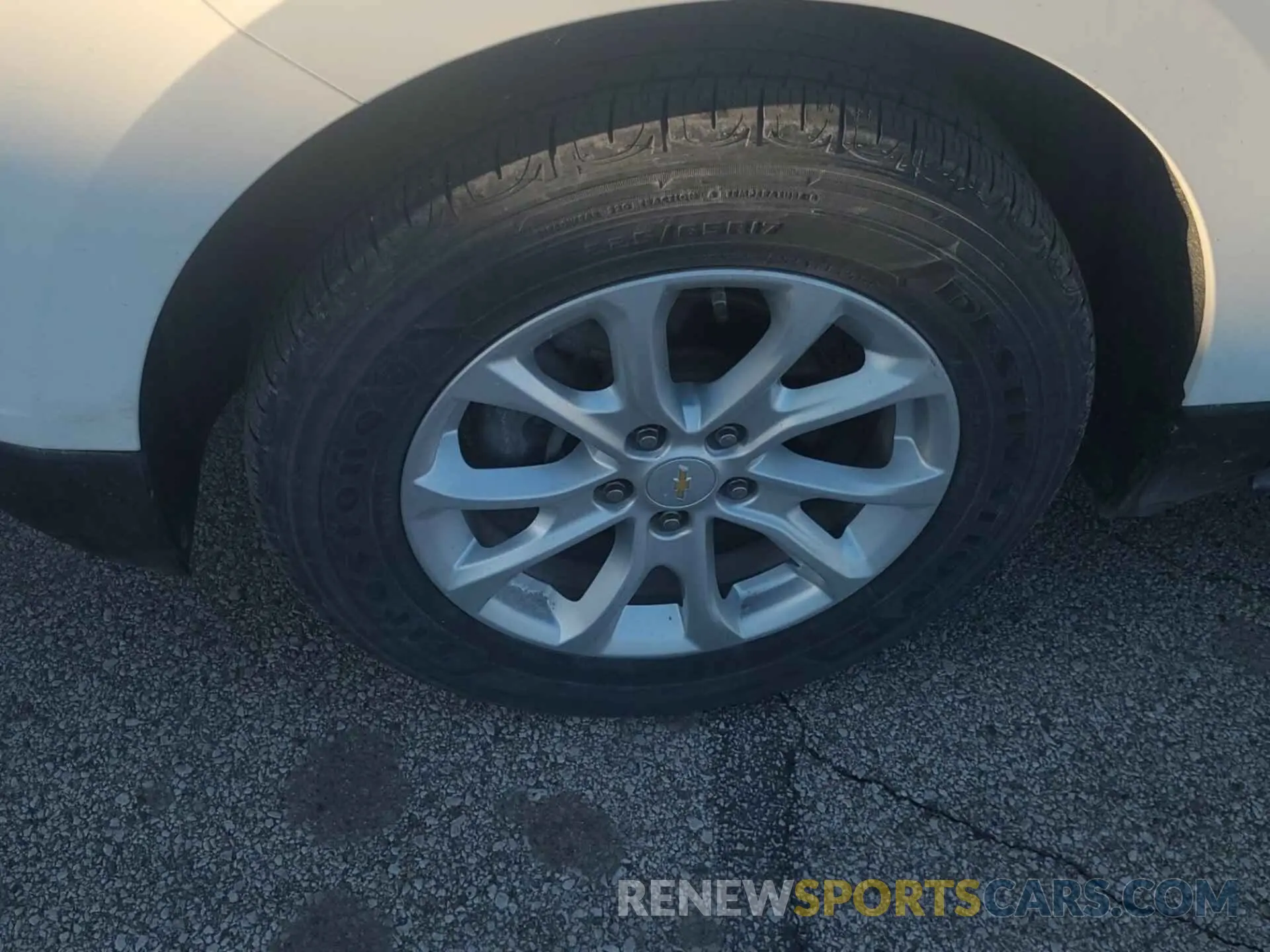 5 fotografías del automóvil dañado 2GNAXTEV7K6167642 CHEVROLET EQUINOX 2019