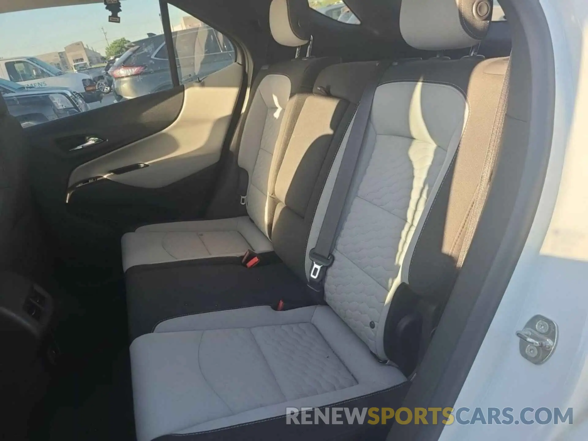 9 fotografías del automóvil dañado 2GNAXTEV7K6167642 CHEVROLET EQUINOX 2019