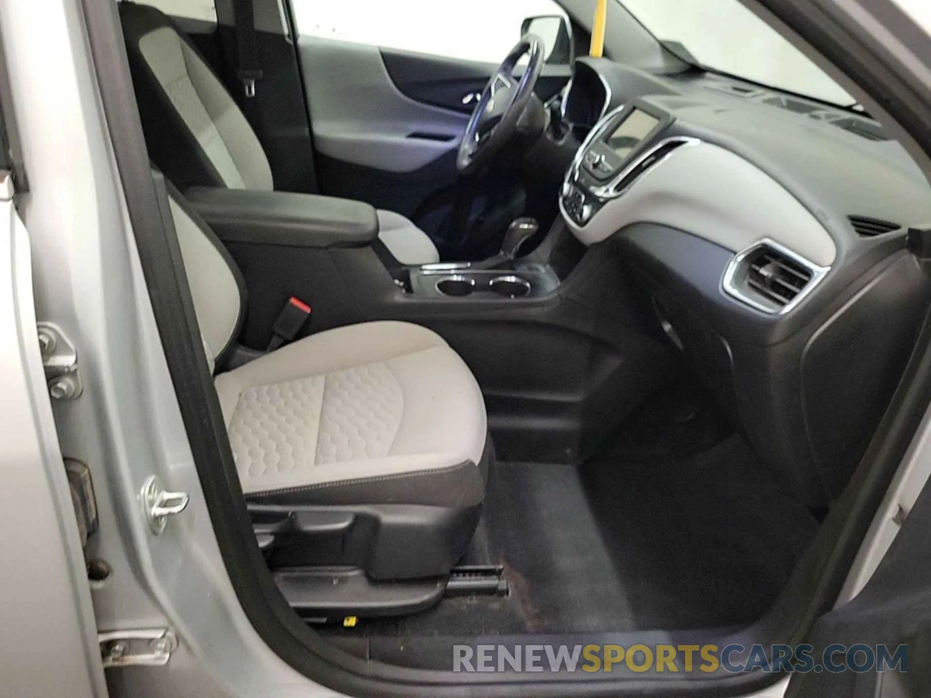19 fotografías del automóvil dañado 2GNAXTEV8K6257804 CHEVROLET EQUINOX 2019