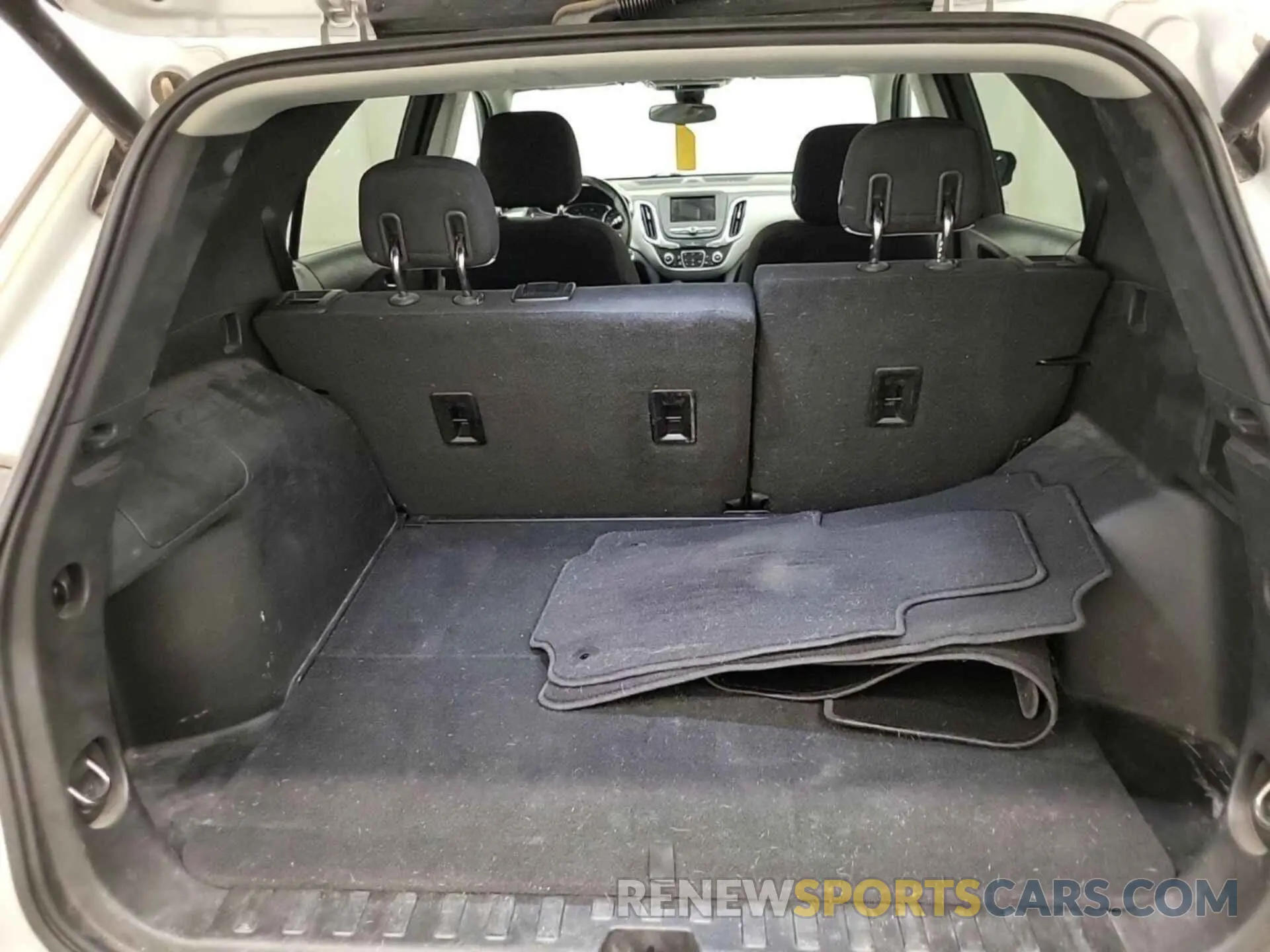 3 fotografías del automóvil dañado 2GNAXTEV8K6257804 CHEVROLET EQUINOX 2019