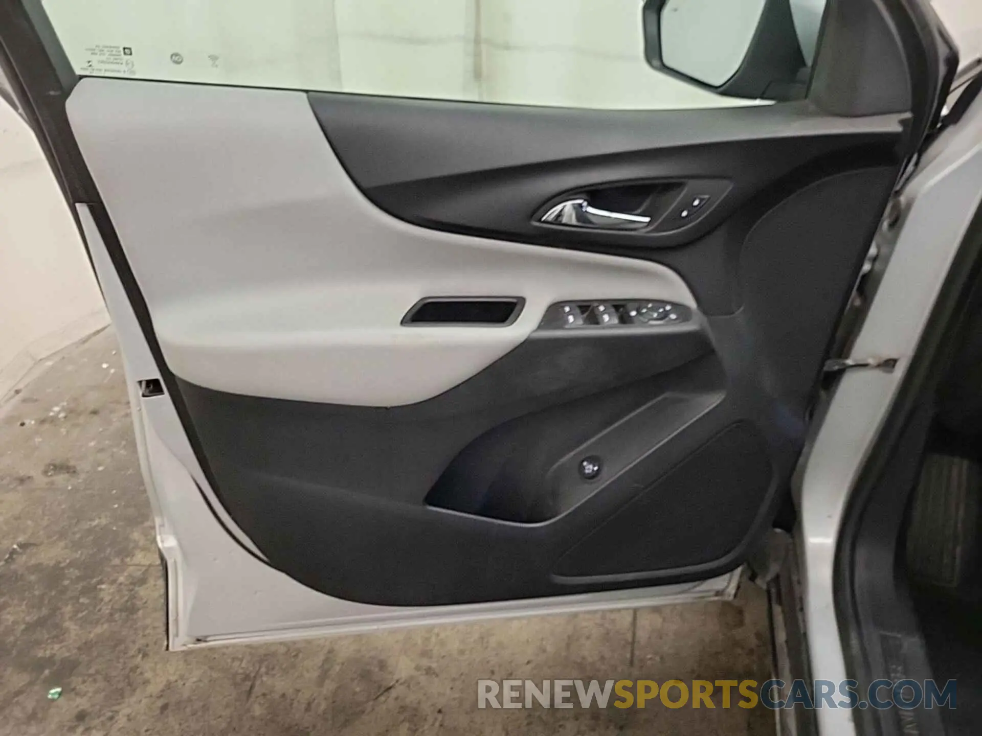 4 fotografías del automóvil dañado 2GNAXTEV8K6257804 CHEVROLET EQUINOX 2019