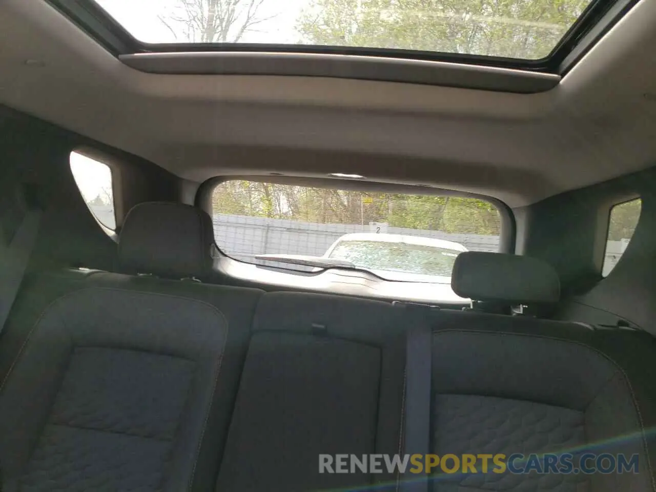 10 fotografías del automóvil dañado 2GNAXUEV0K6136366 CHEVROLET EQUINOX 2019