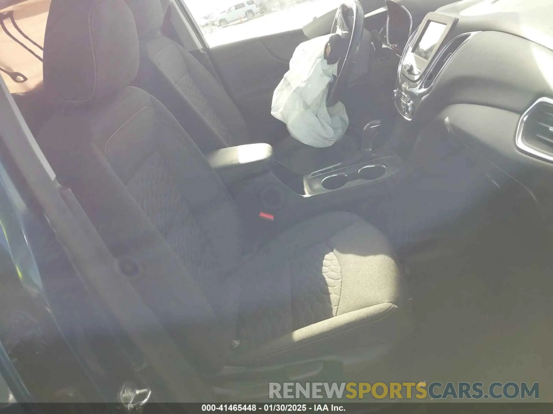 5 fotografías del automóvil dañado 2GNAXUEV0K6192954 CHEVROLET EQUINOX 2019